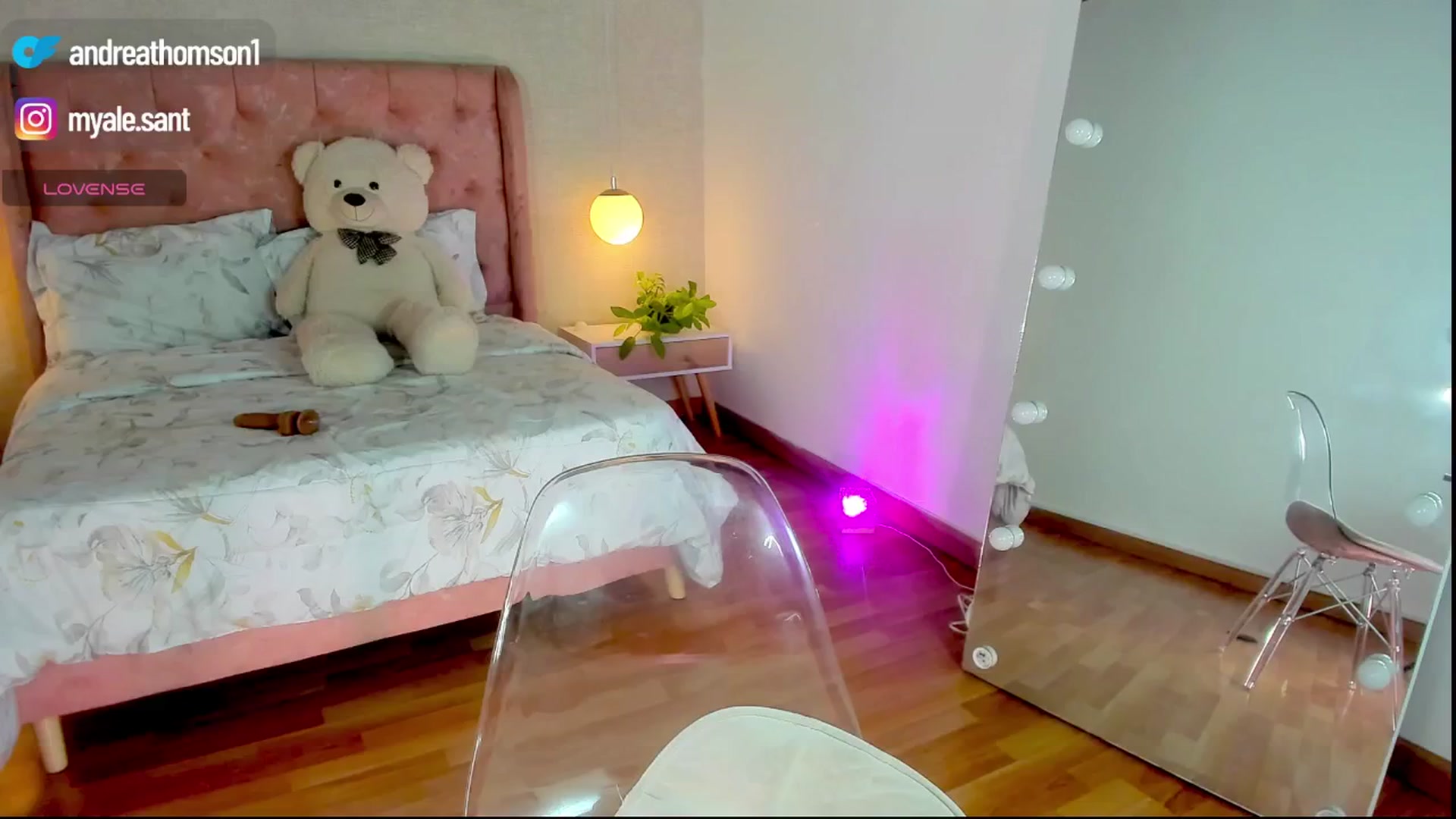 Gallery image thumbnail from AndreaThomson's myfreecams stream on, 06/04/2025, 21:25 image 16 of 20