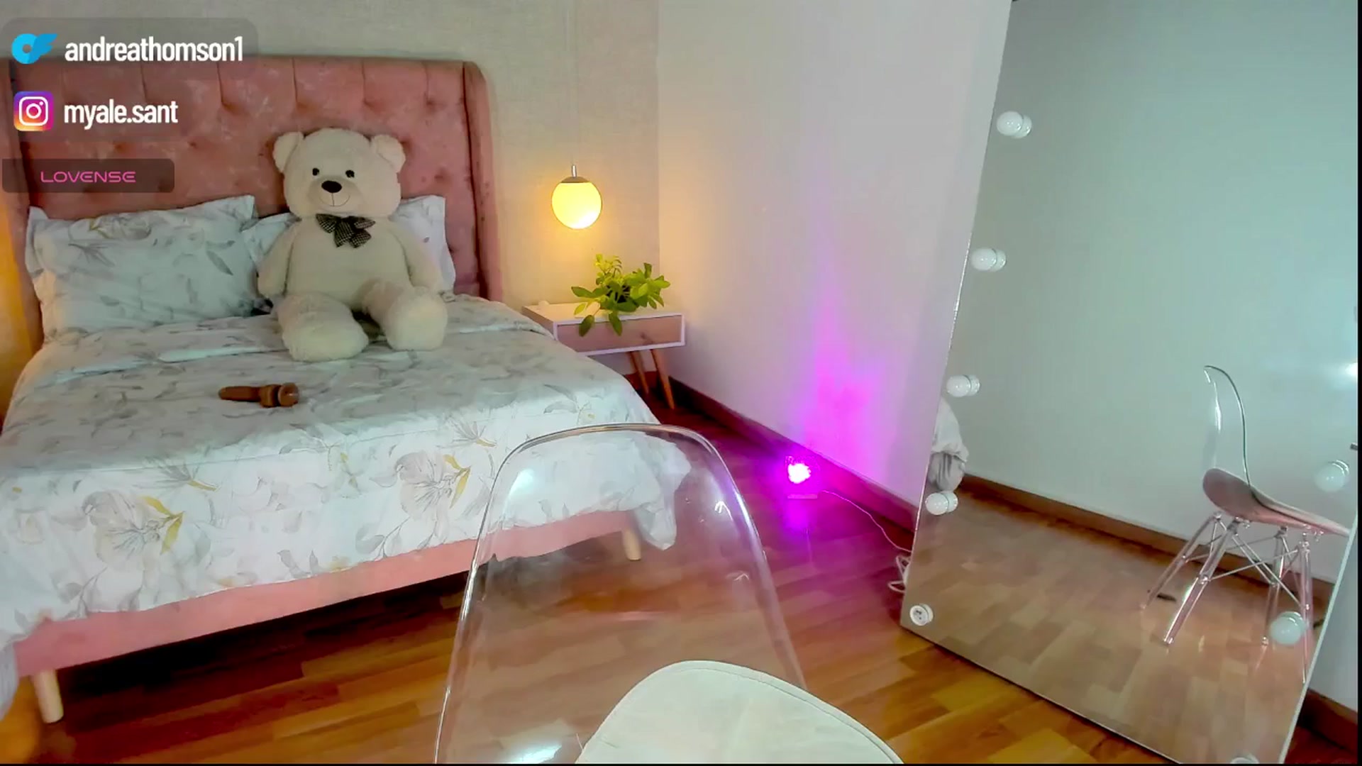 Gallery image thumbnail from AndreaThomson's myfreecams stream on, 06/04/2025, 21:25 image 17 of 20