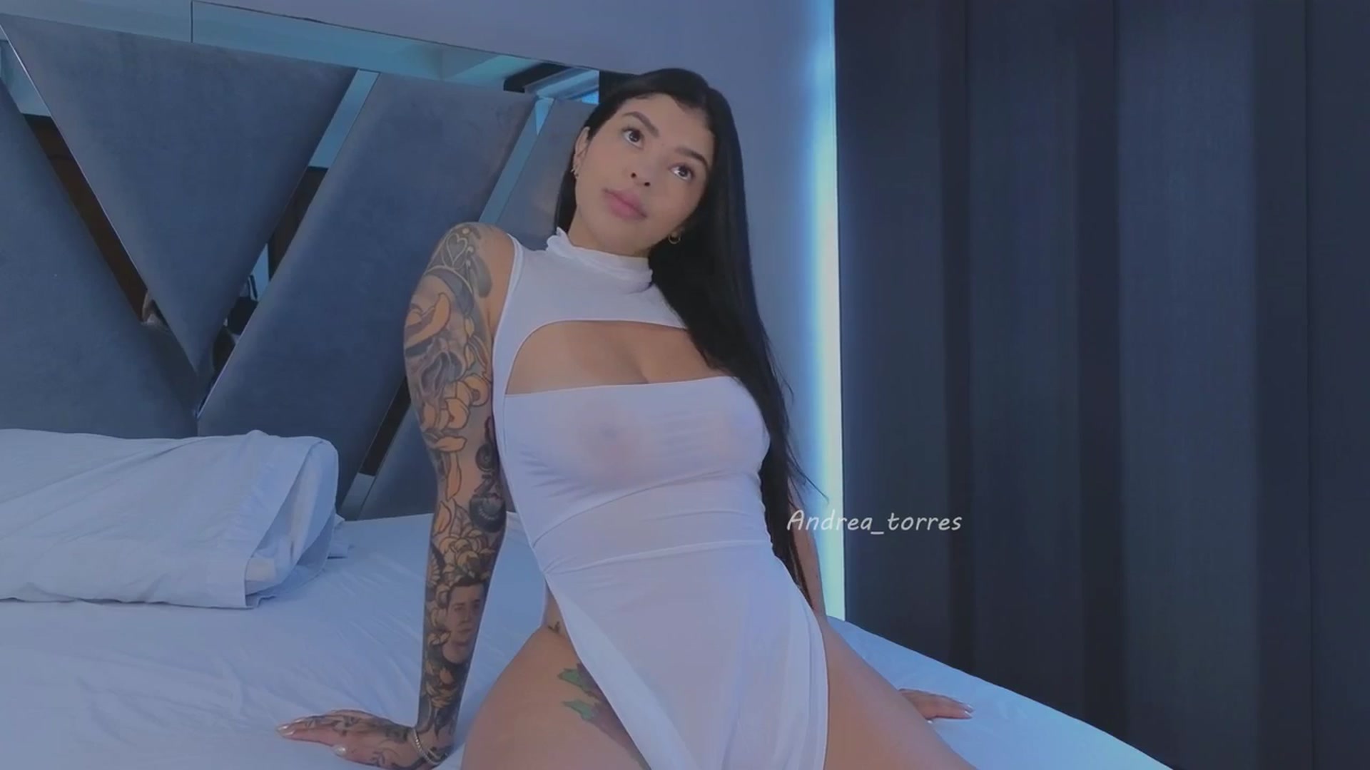 Gallery image thumbnail from Andrea_T's myfreecams stream on, 03/17/2024, 15:37 image 17 of 20