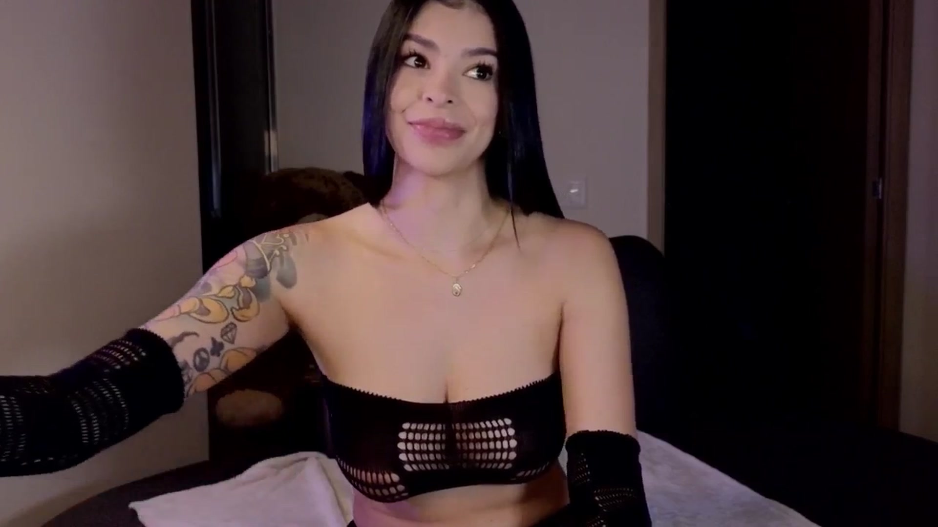 Gallery image thumbnail from Andrea_T's myfreecams stream on, 10/20/2025, 06:01 image 15 of 20