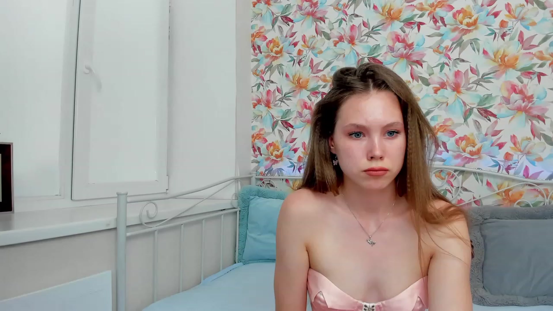 Gallery image thumbnail from AndriMoon's myfreecams stream on, 08/25/2023, 16:00 image 1 of 20