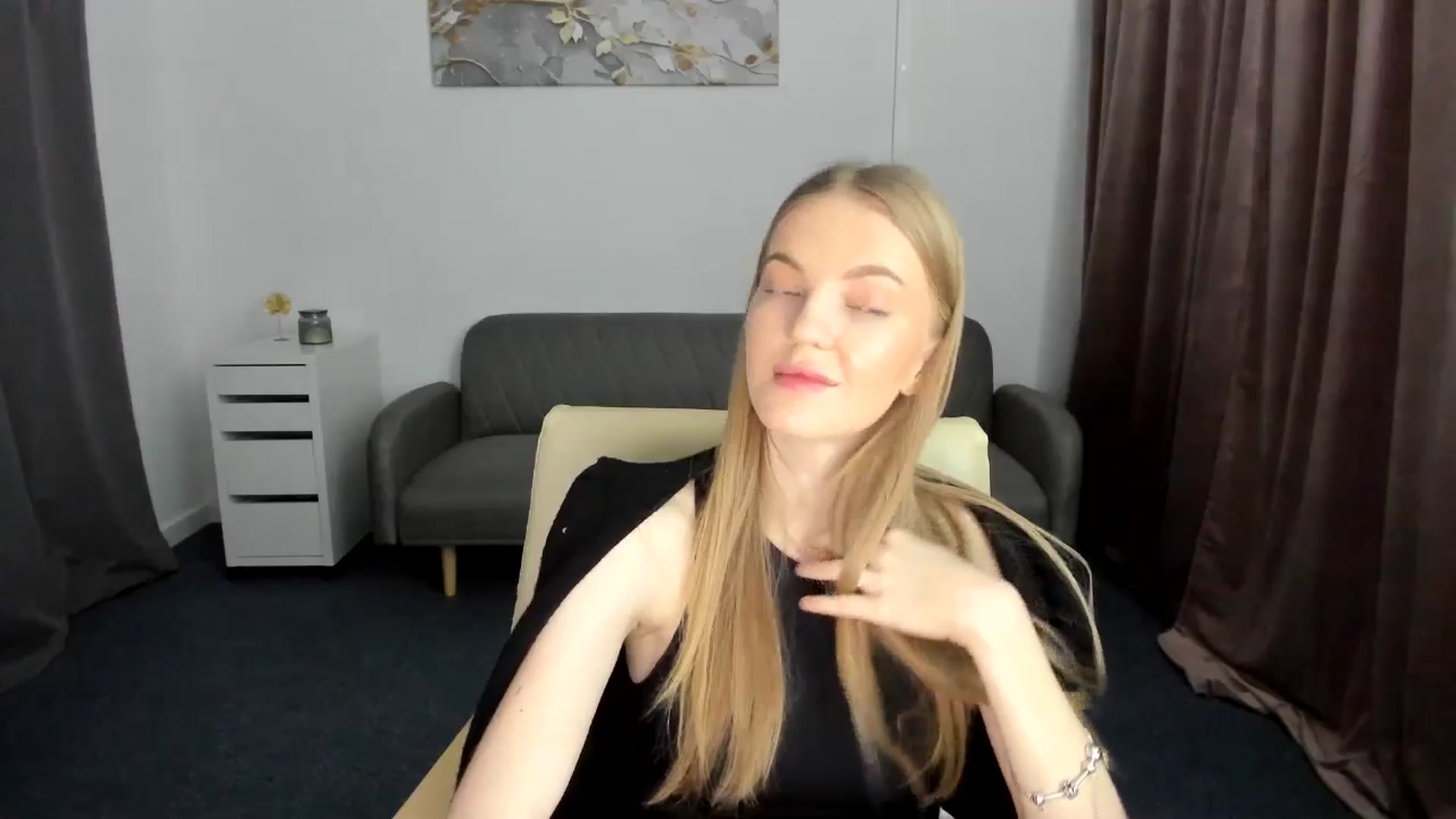 Gallery image thumbnail from AndySky's myfreecams stream on, 02/03/2025, 18:13 image 11 of 20