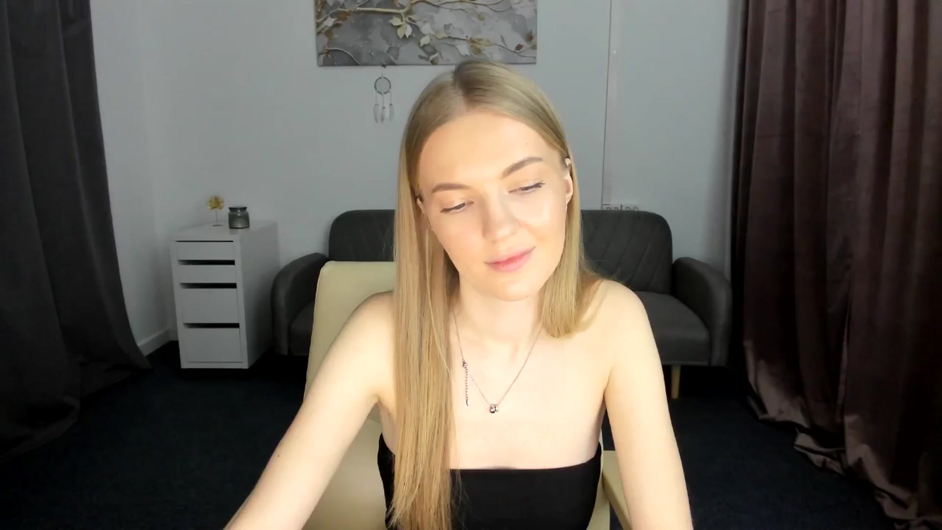 Gallery image thumbnail from AndySky's myfreecams stream on, 02/16/2025, 14:43 image 17 of 20