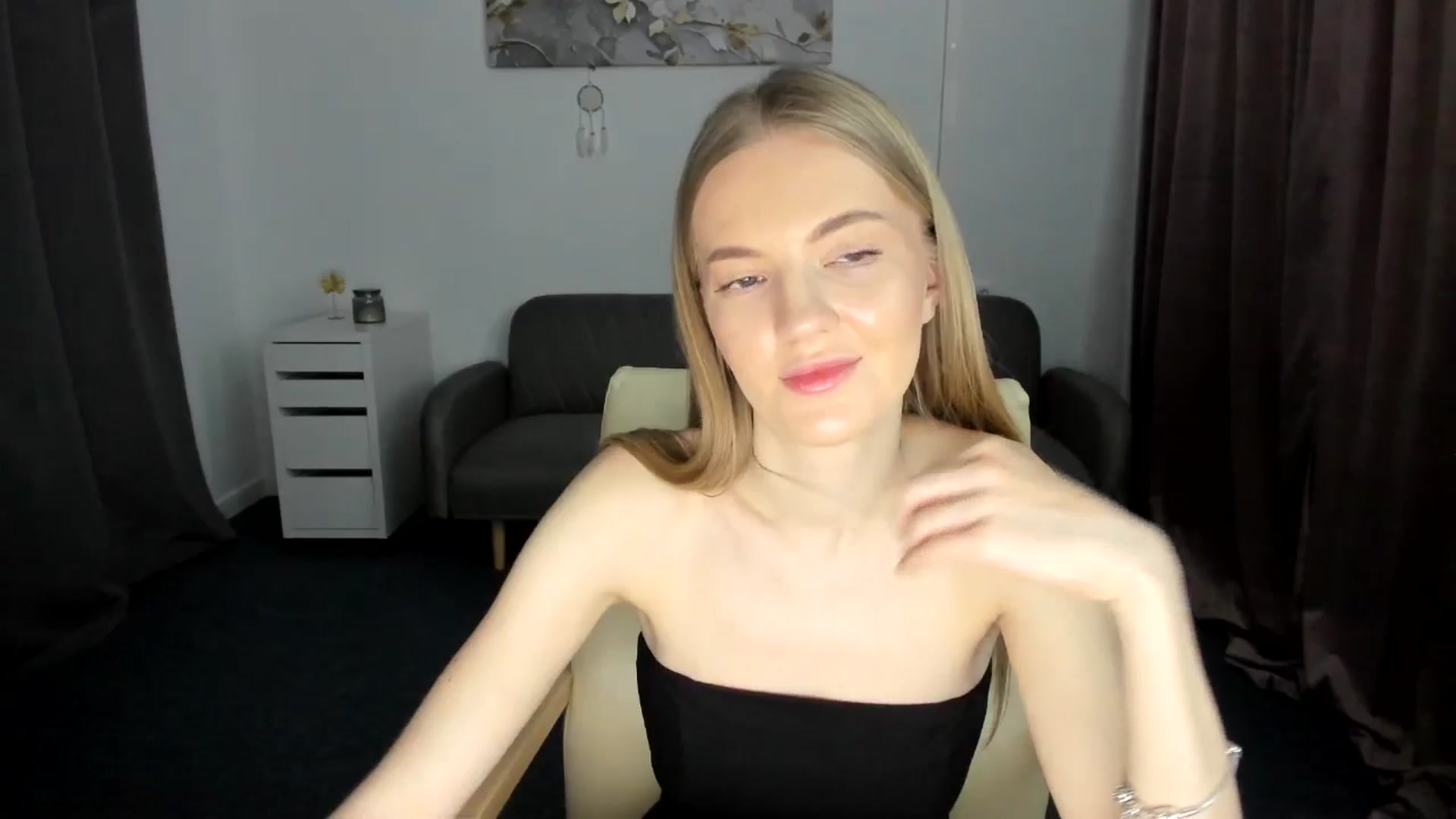 Gallery image thumbnail from AndySky's myfreecams stream on, 02/16/2025, 17:34 image 16 of 20