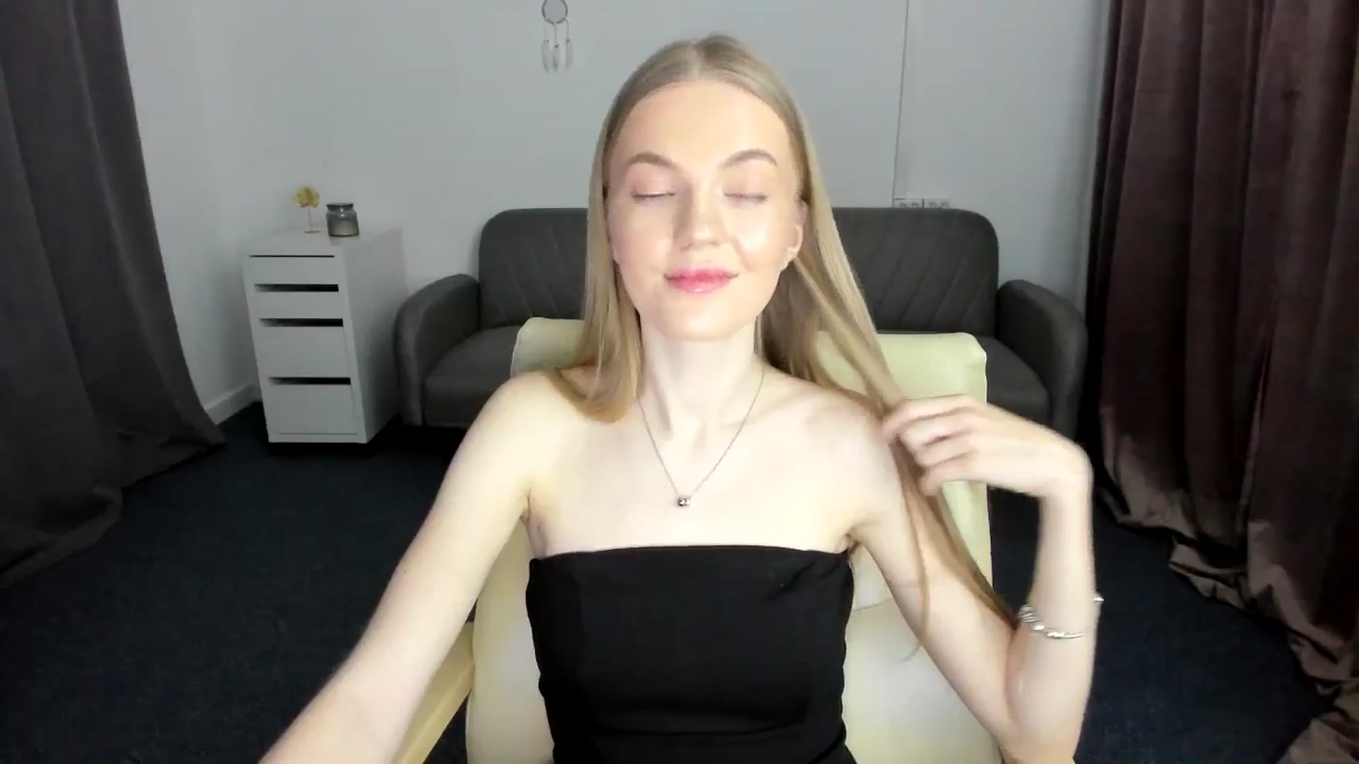 Gallery image thumbnail from AndySky's myfreecams stream on, 02/16/2025, 20:14 image 18 of 20
