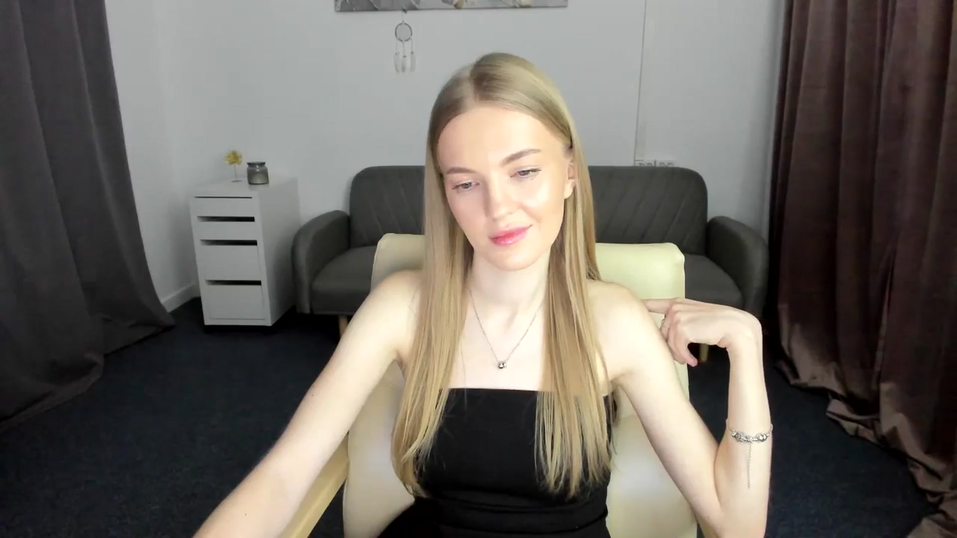 Gallery image thumbnail from AndySky's myfreecams stream on, 02/16/2025, 20:14 image 13 of 20