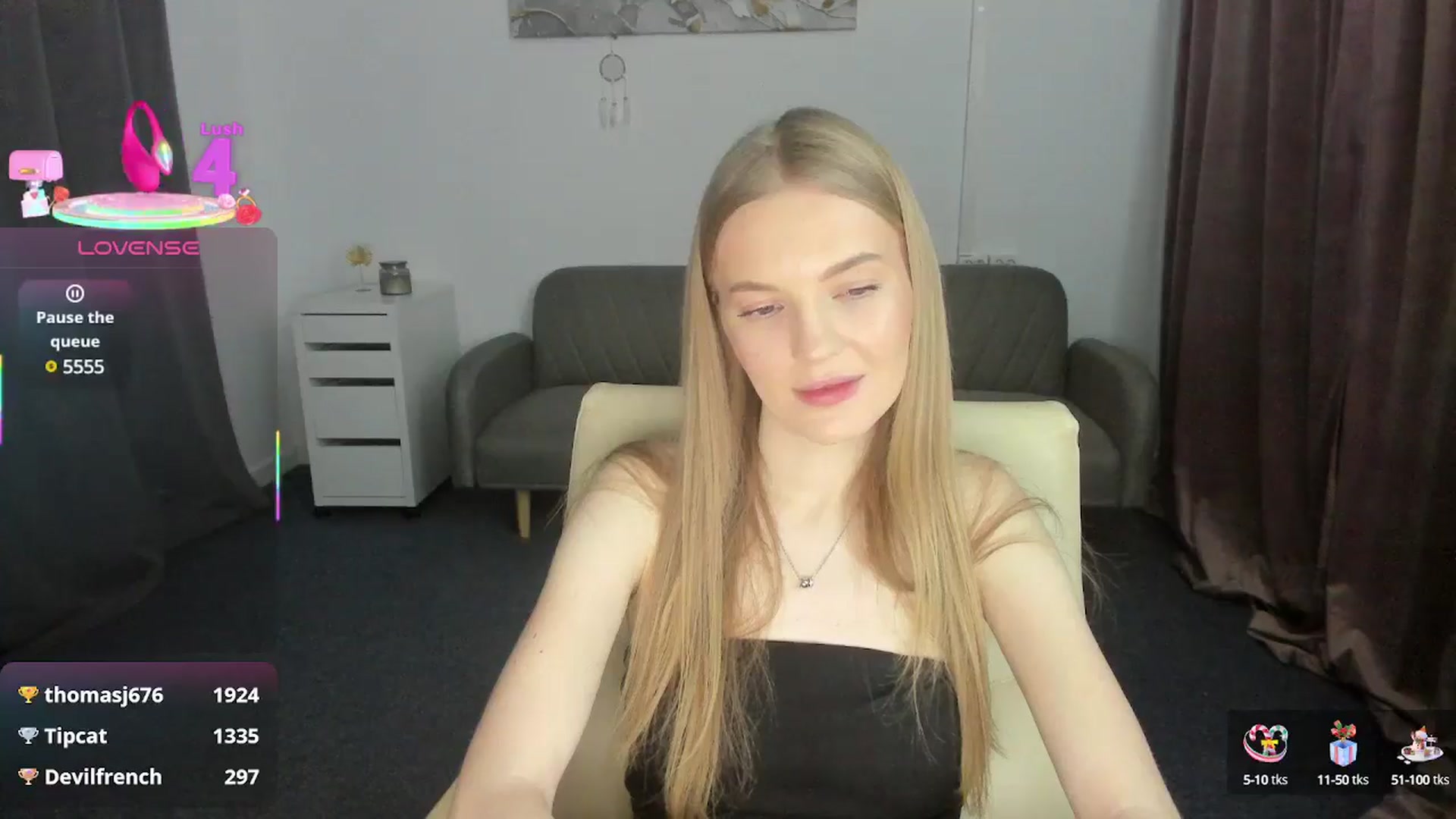 Gallery image thumbnail from AndySky's myfreecams stream on, 02/18/2025, 20:38 image 2 of 20