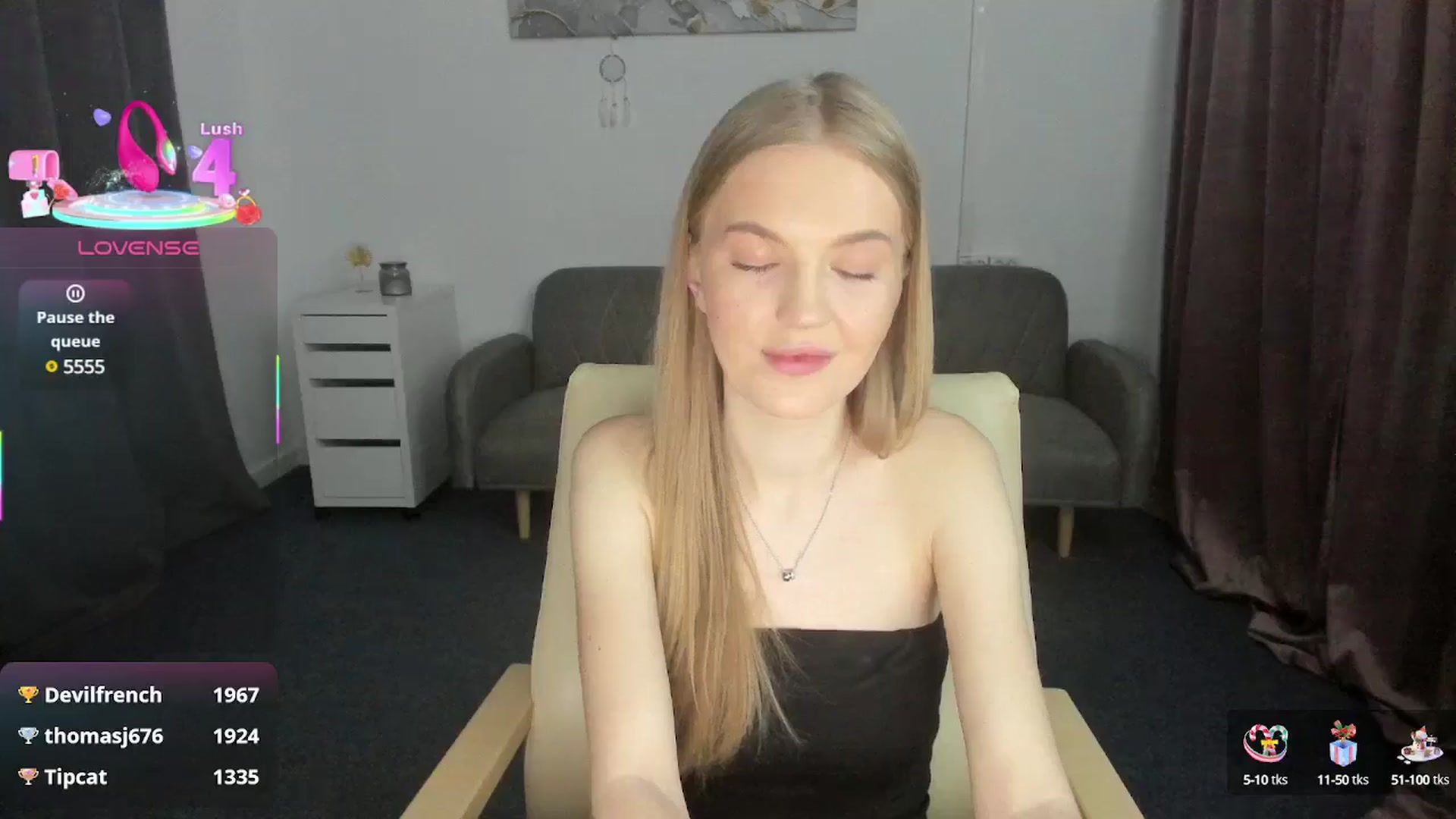 Gallery image thumbnail from AndySky's myfreecams stream on, 02/18/2025, 20:38 image 14 of 20
