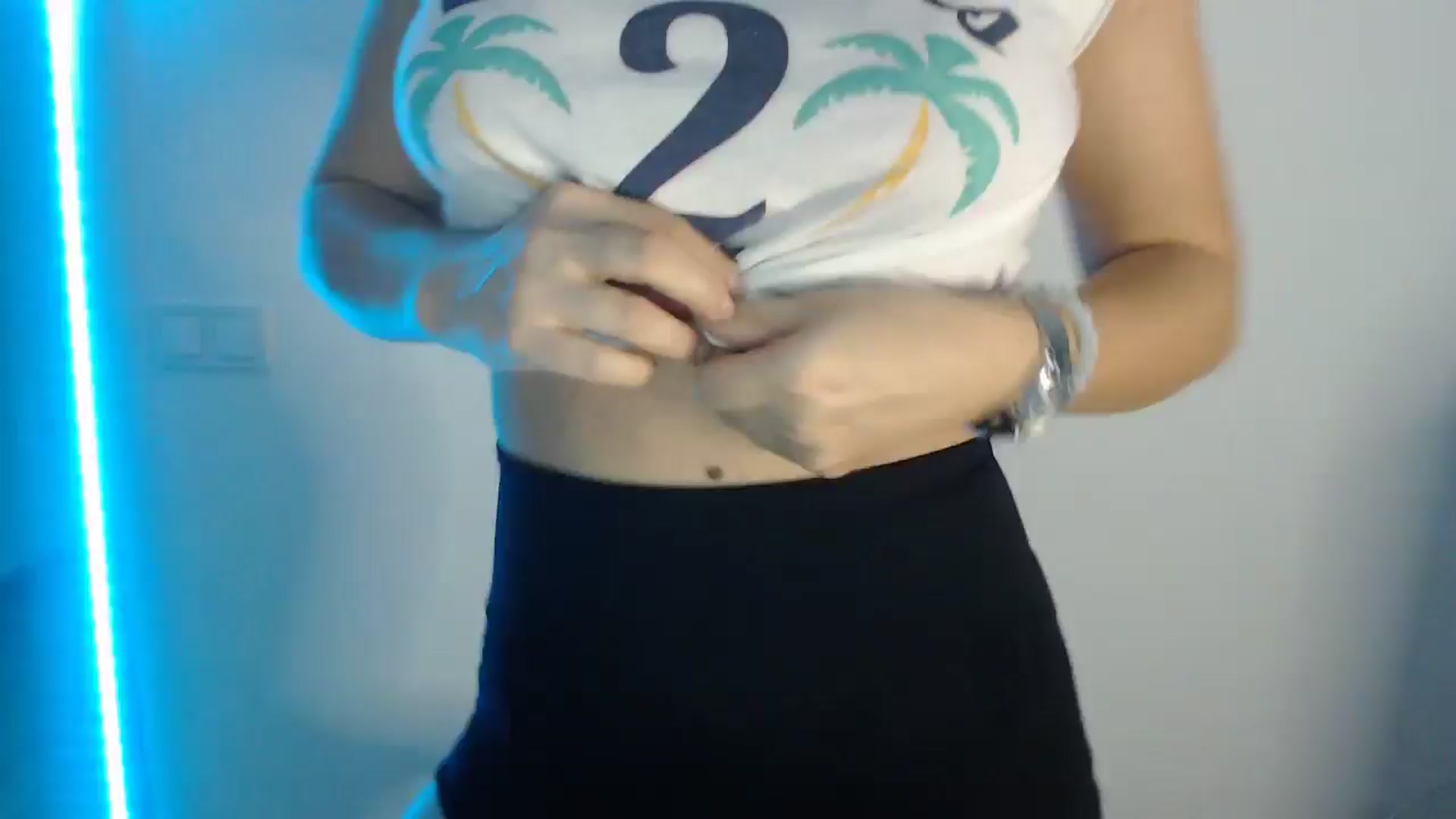 Gallery image thumbnail from Andy_A_'s myfreecams stream on, 11/15/2024, 19:26 image 1 of 20