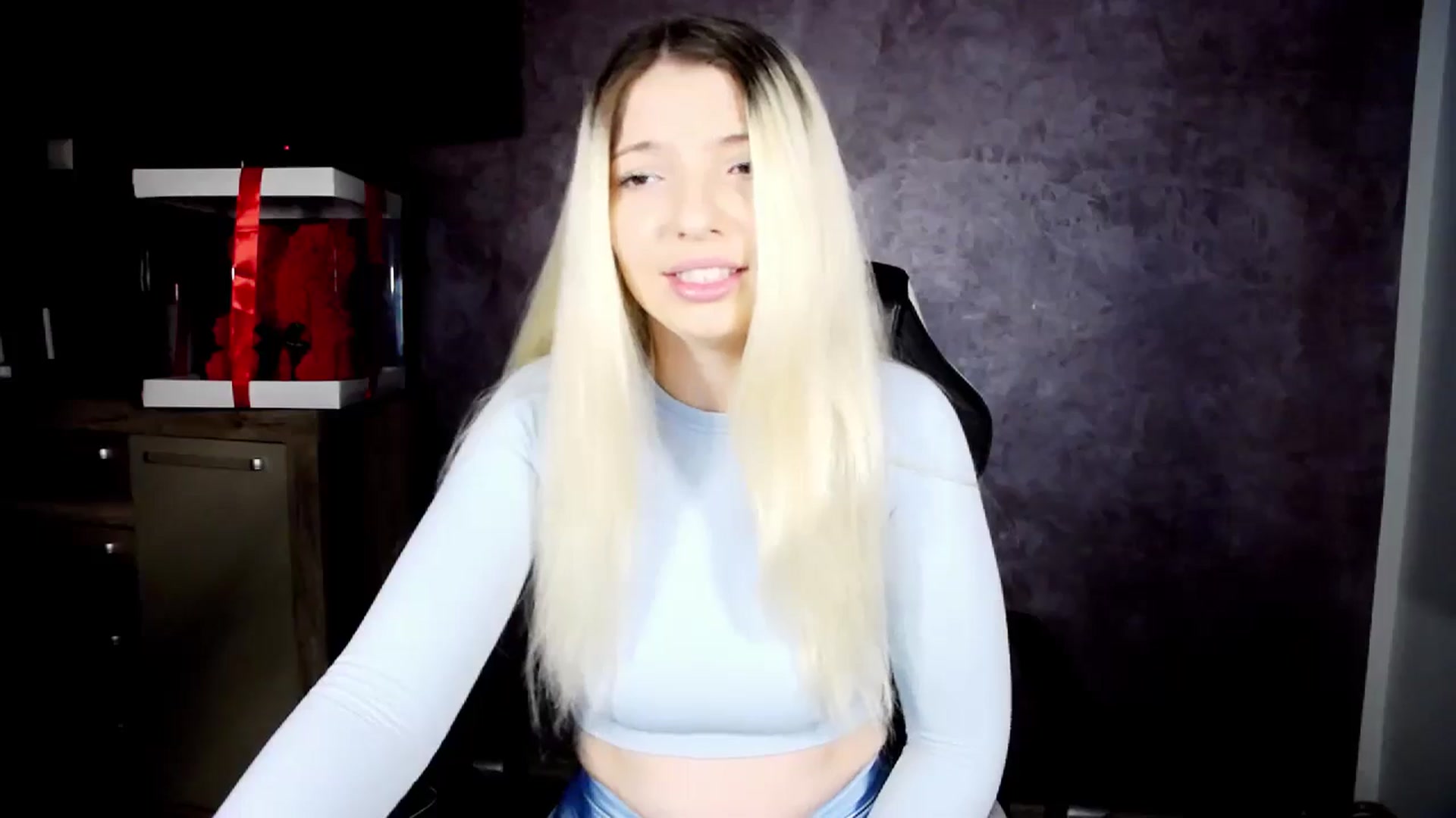 Gallery image thumbnail from Anelie18_'s myfreecams stream on, 11/20/2024, 13:25 image 18 of 20