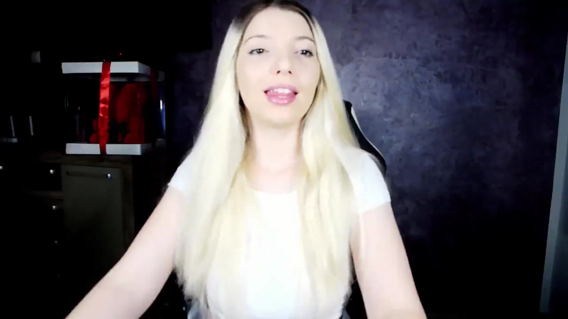 Gallery image thumbnail from Anelie18_'s myfreecams stream on, 11/21/2024, 09:00 image 13 of 20