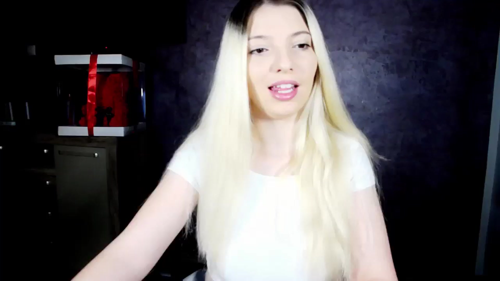 Gallery image thumbnail from Anelie18_'s myfreecams stream on, 11/21/2024, 09:00 image 7 of 20