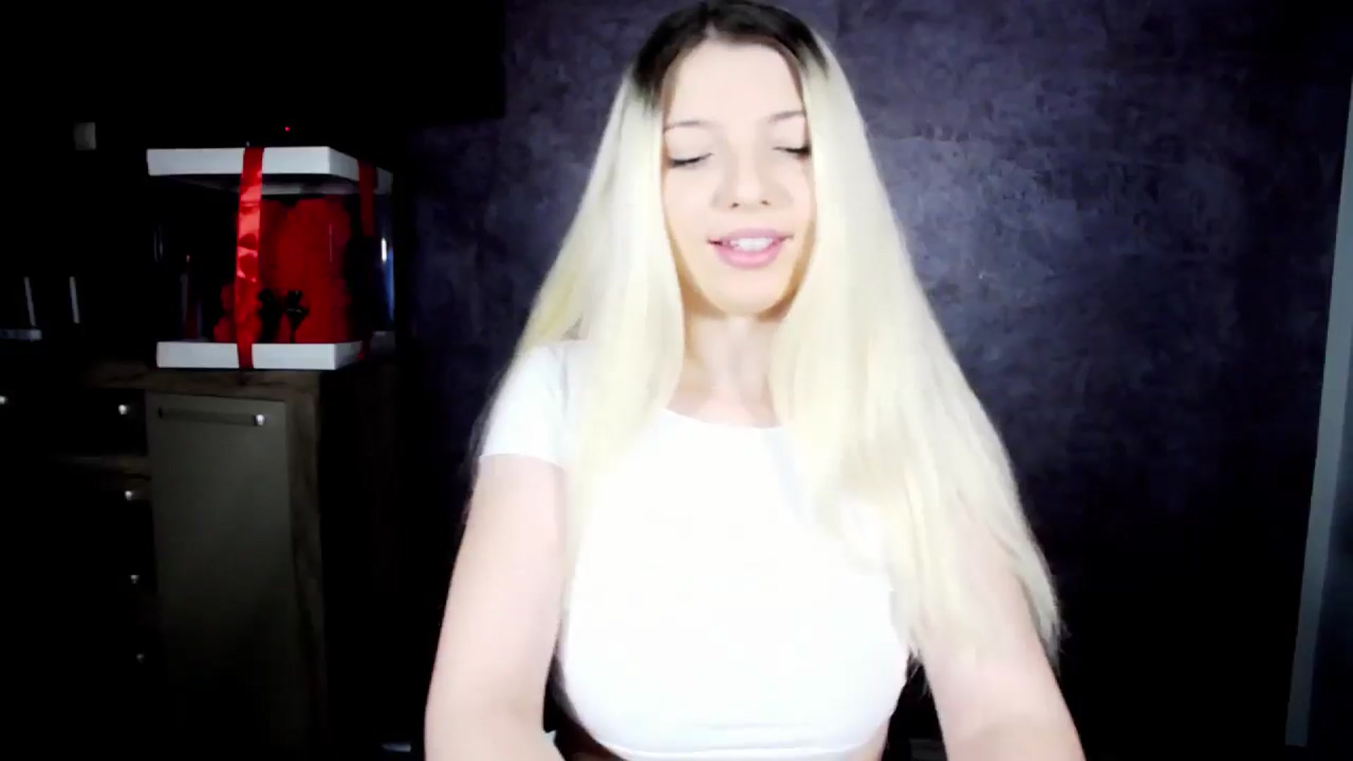 Gallery image thumbnail from Anelie18_'s myfreecams stream on, 11/21/2024, 09:00 image 17 of 20