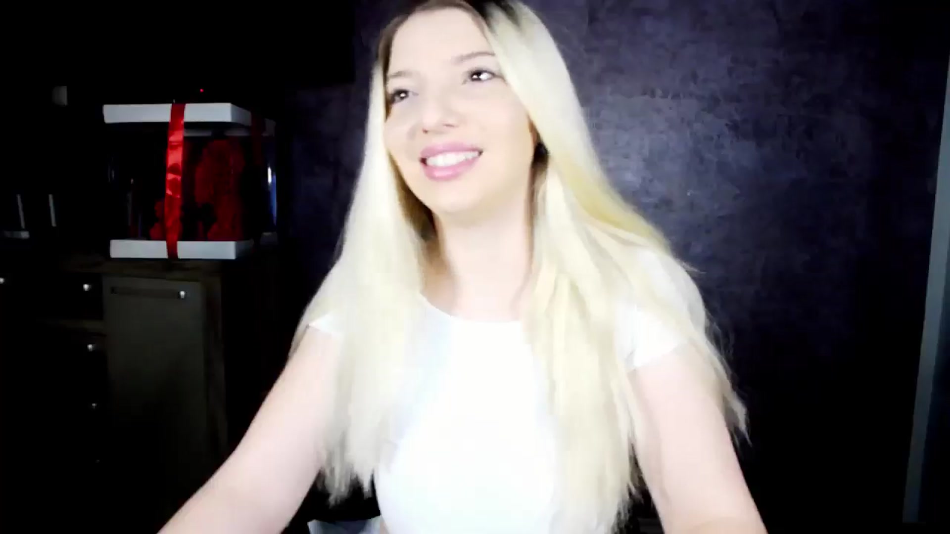 Gallery image thumbnail from Anelie18_'s myfreecams stream on, 11/21/2024, 09:00 image 18 of 20