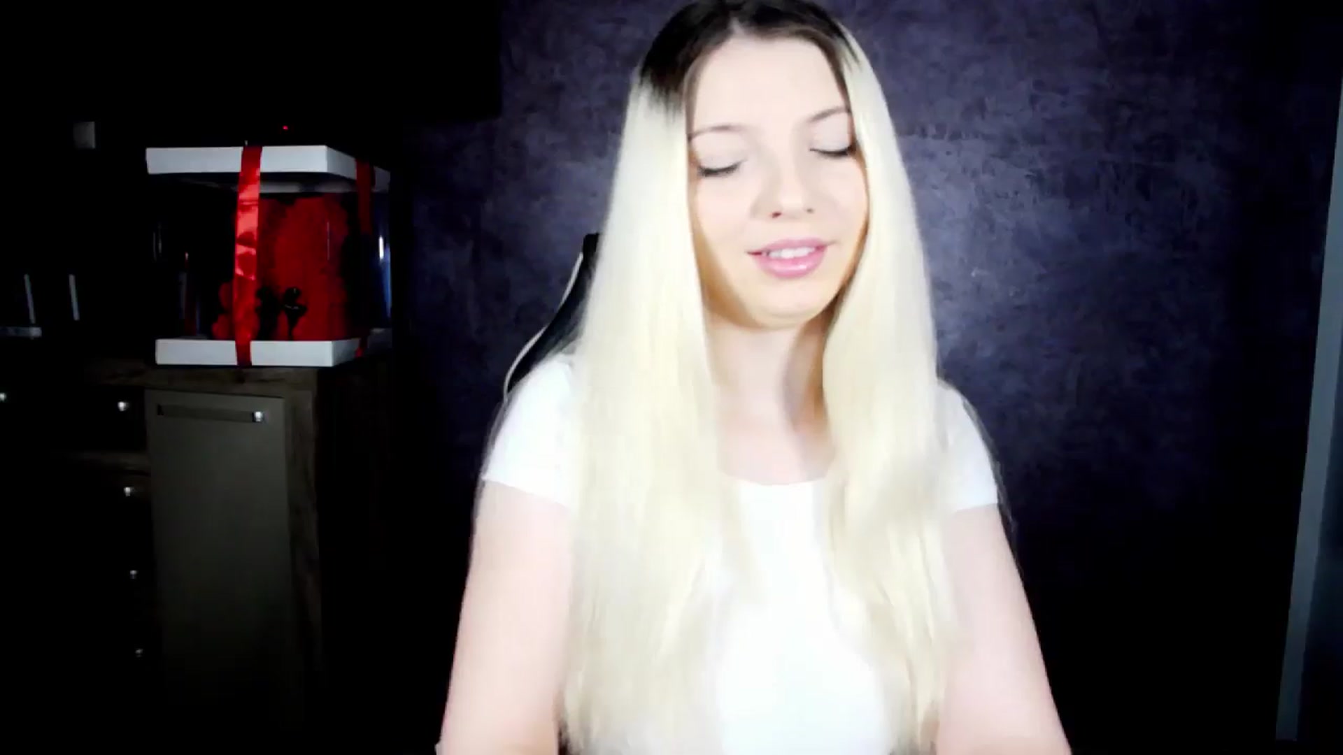 Gallery image thumbnail from Anelie18_'s myfreecams stream on, 11/21/2024, 09:00 image 11 of 20