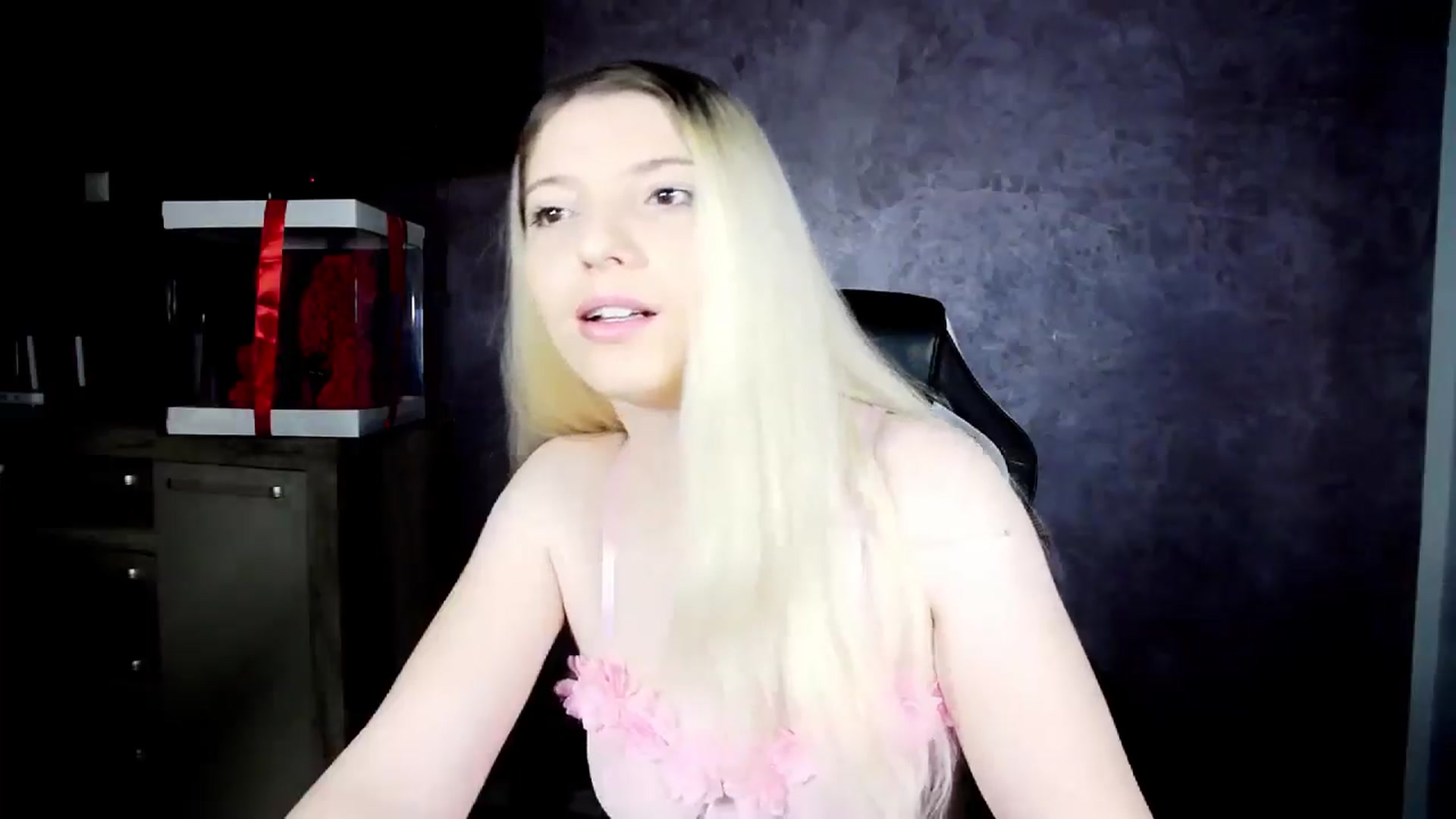 Gallery image thumbnail from Anelie18_'s myfreecams stream on, 11/21/2024, 11:49 image 4 of 20