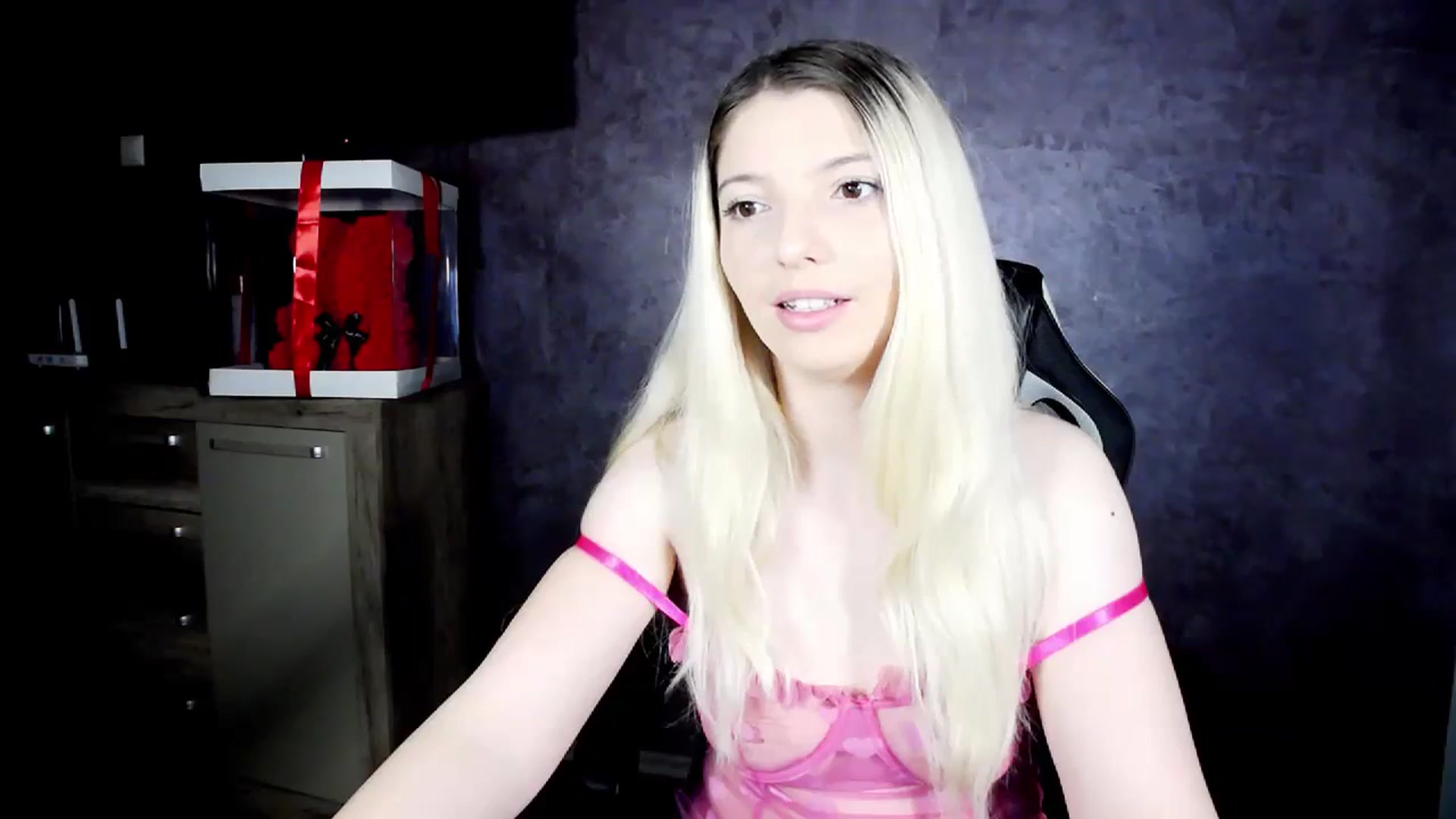 Gallery image thumbnail from Anelie18_'s myfreecams stream on, 11/22/2024, 11:01 image 2 of 20
