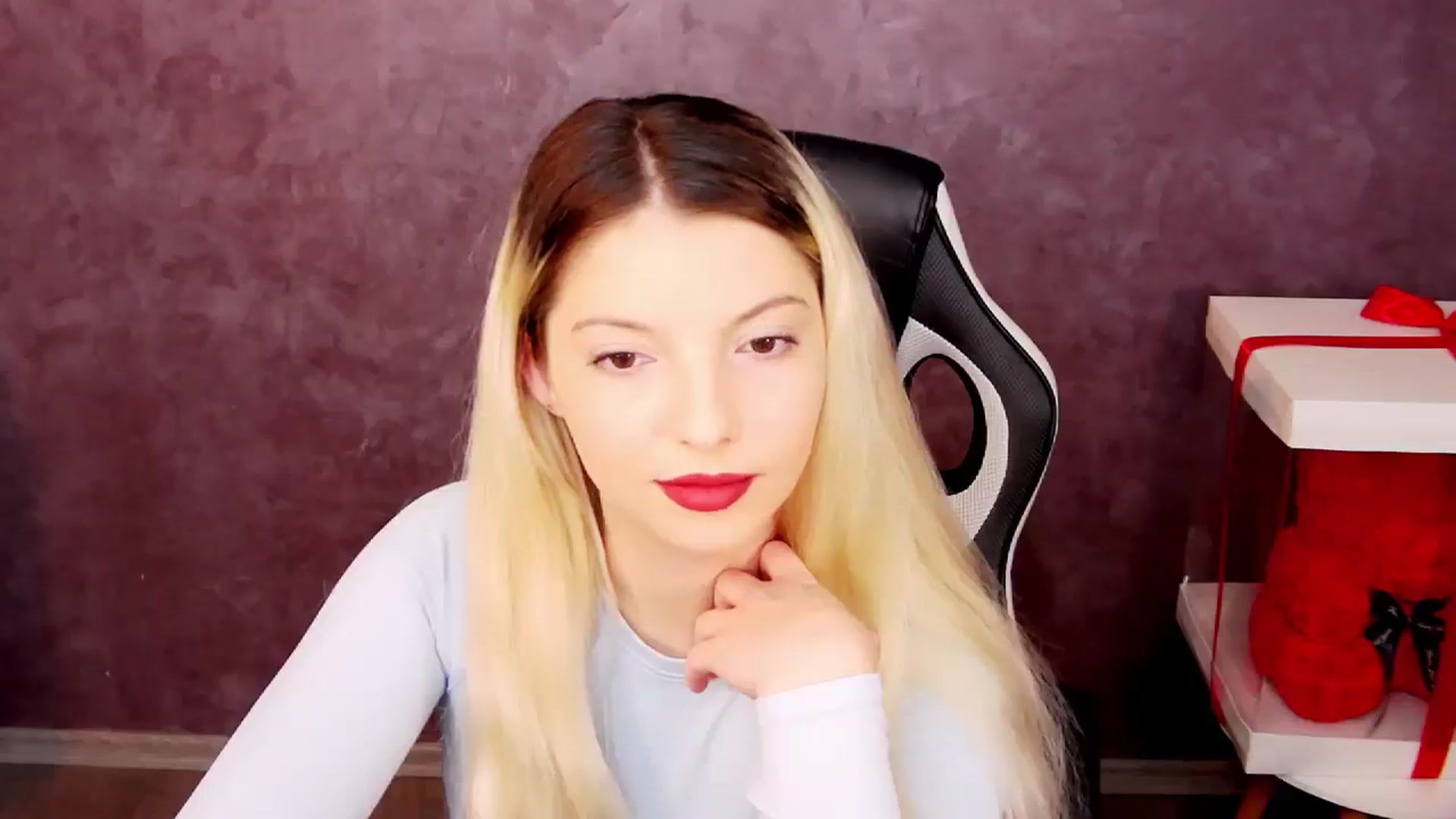 Gallery image thumbnail from Anelie18_'s myfreecams stream on, 11/27/2024, 09:24 image 6 of 20