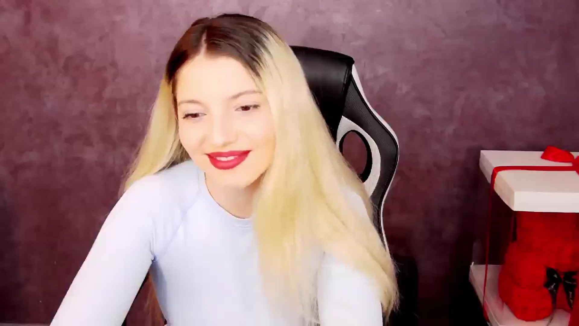 Gallery image thumbnail from Anelie18_'s myfreecams stream on, 11/27/2024, 09:24 image 16 of 20