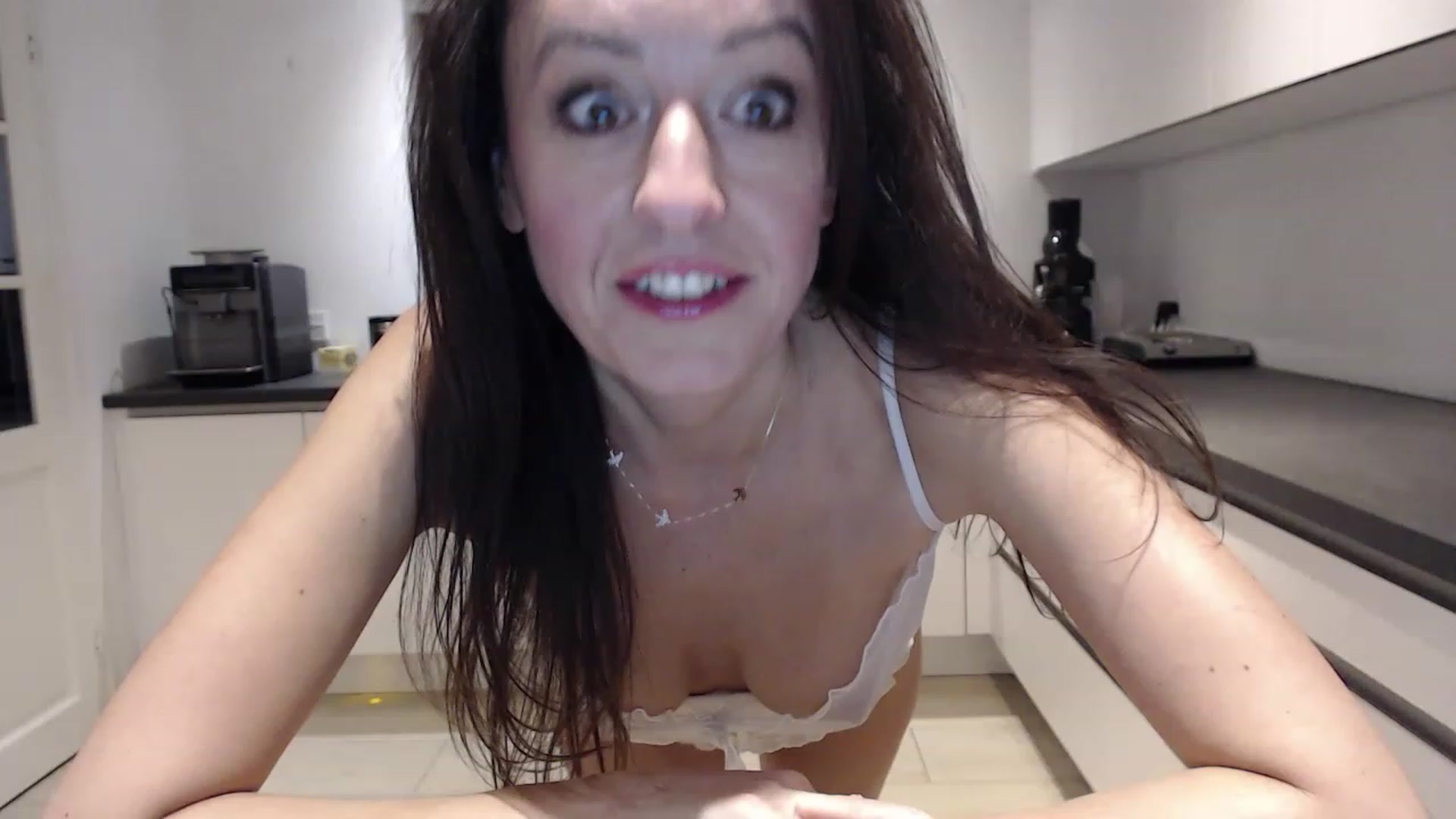 Gallery image thumbnail from Anelly's myfreecams stream on, 11/20/2022, 24:17 image 6 of 20