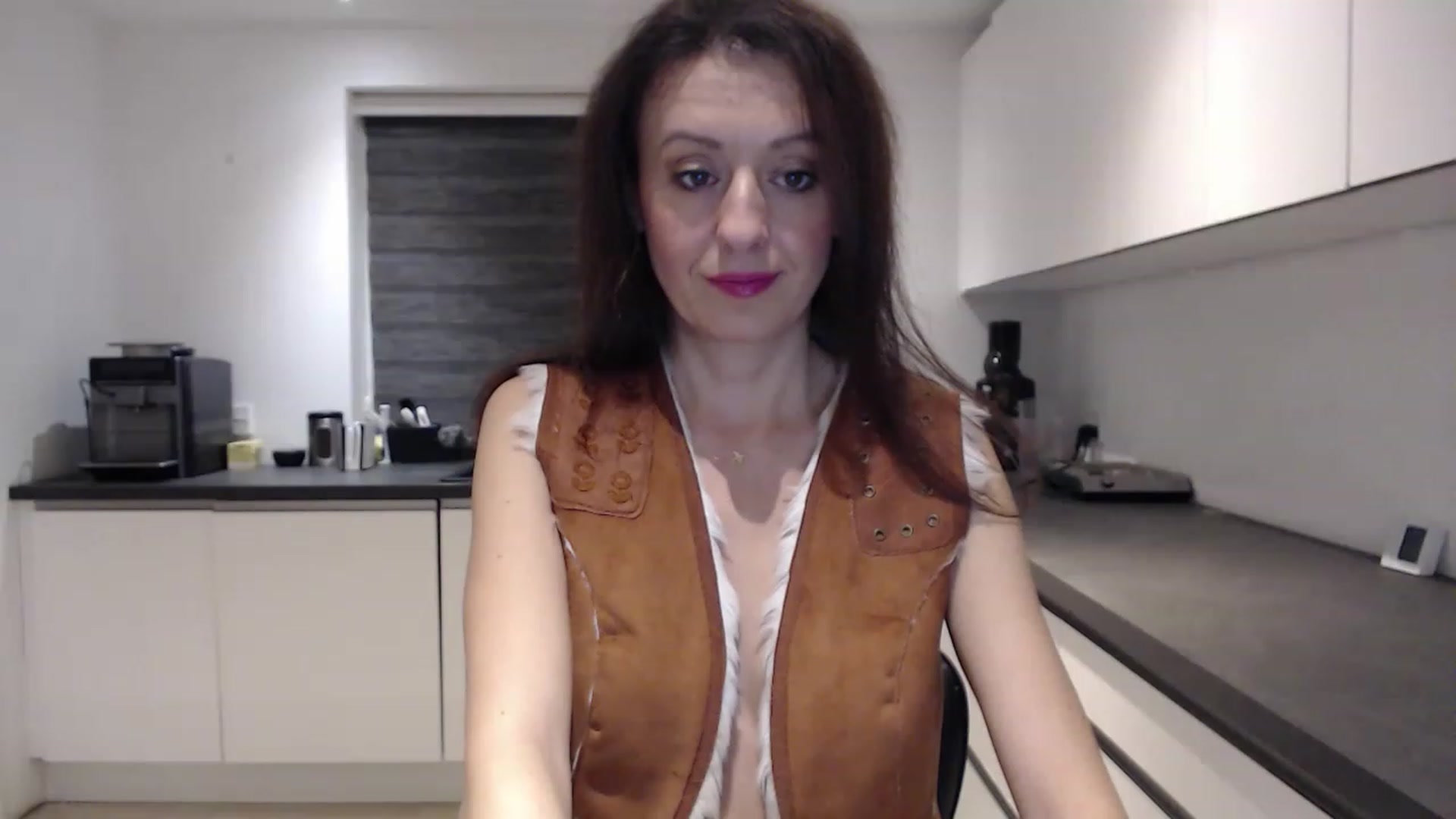 Gallery image thumbnail from Anelly's myfreecams stream on, 12/04/2022, 01:15 image 15 of 20