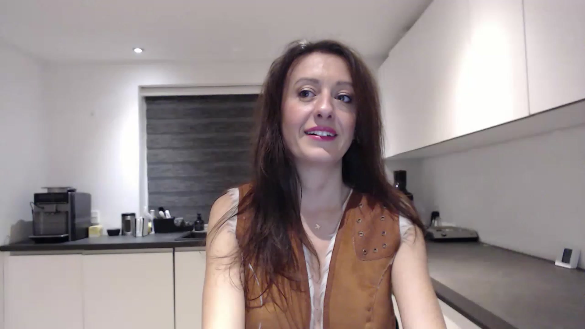 Gallery image thumbnail from Anelly's myfreecams stream on, 12/04/2022, 01:22 image 19 of 20