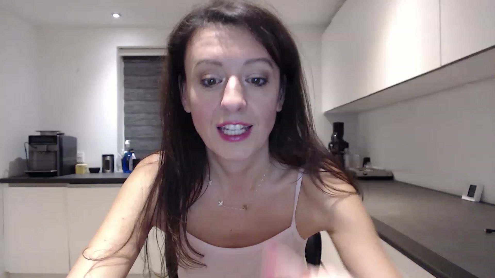 Gallery image thumbnail from Anelly's myfreecams stream on, 12/10/2022, 01:50 image 19 of 20