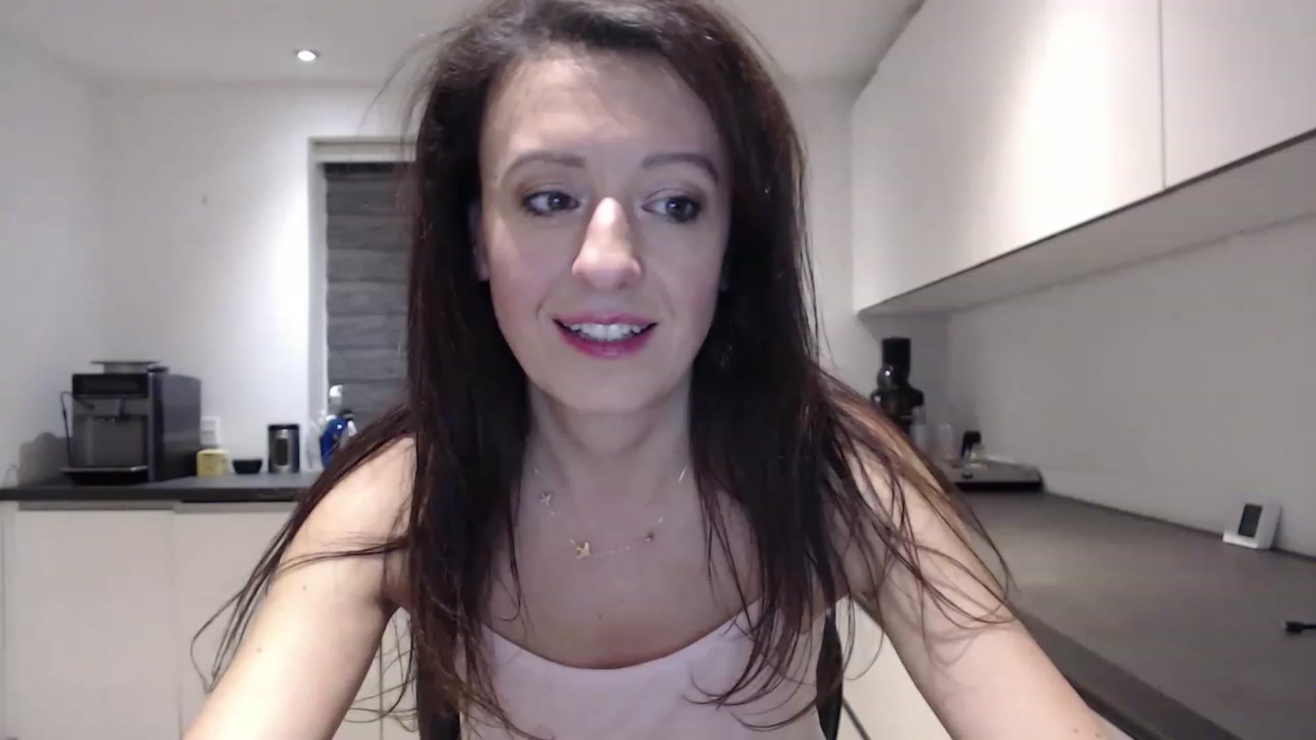 Gallery image thumbnail from Anelly's myfreecams stream on, 12/10/2022, 01:50 image 13 of 20