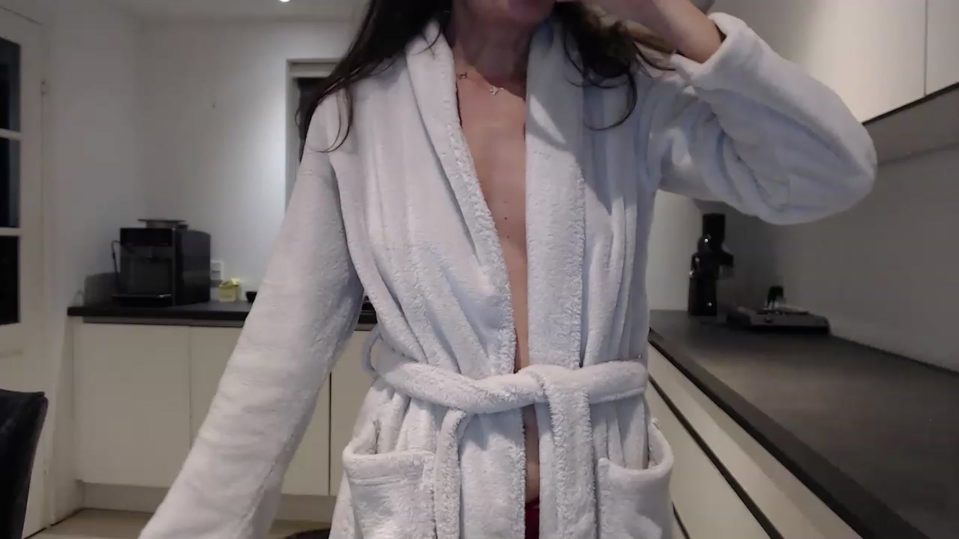 Gallery image thumbnail from Anelly's myfreecams stream on, 12/18/2022, 02:07 image 17 of 20