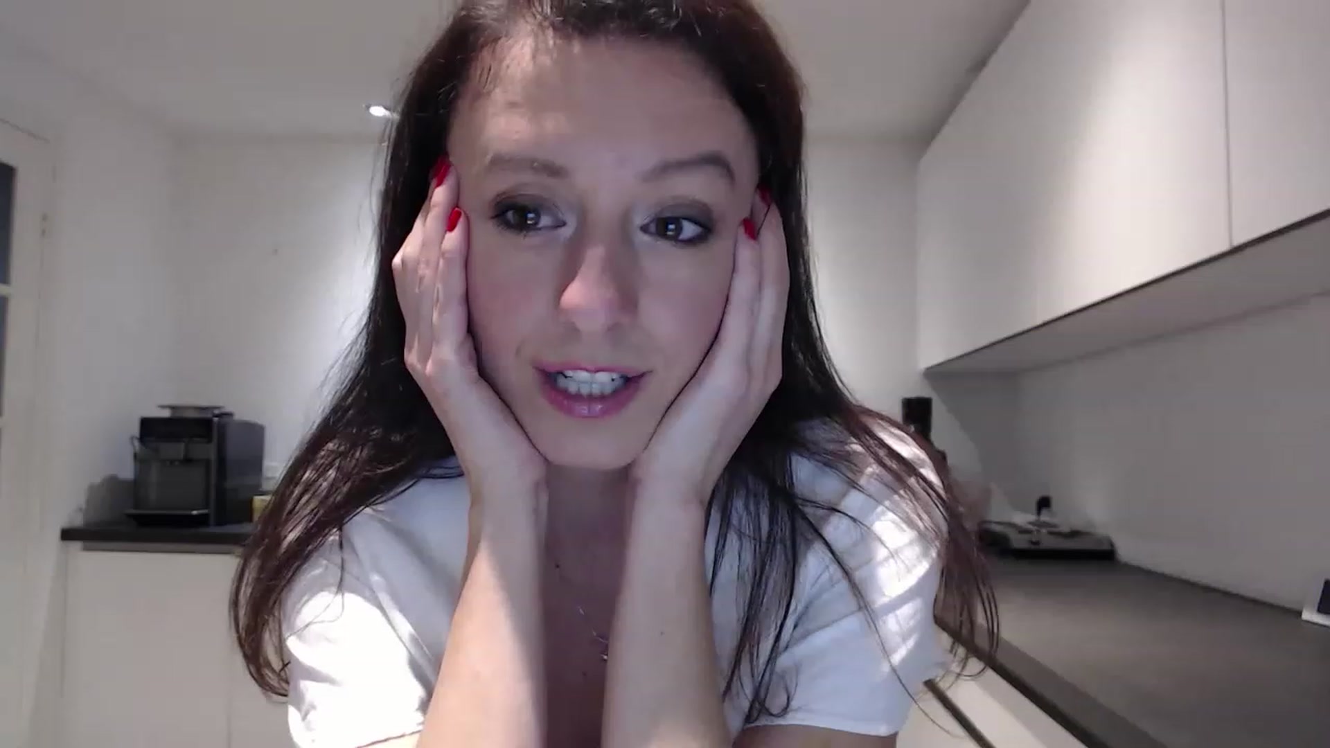Gallery image thumbnail from Anelly's myfreecams stream on, 12/24/2022, 01:03 image 4 of 20