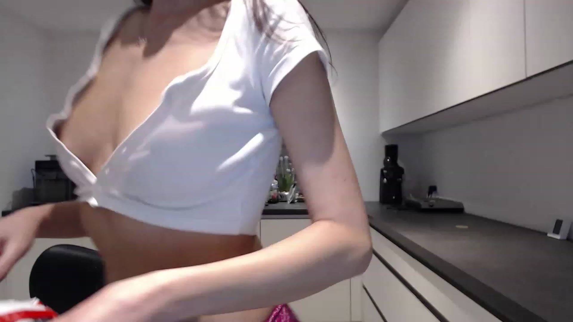 Gallery image thumbnail from Anelly's myfreecams stream on, 12/31/2022, 02:26 image 8 of 20