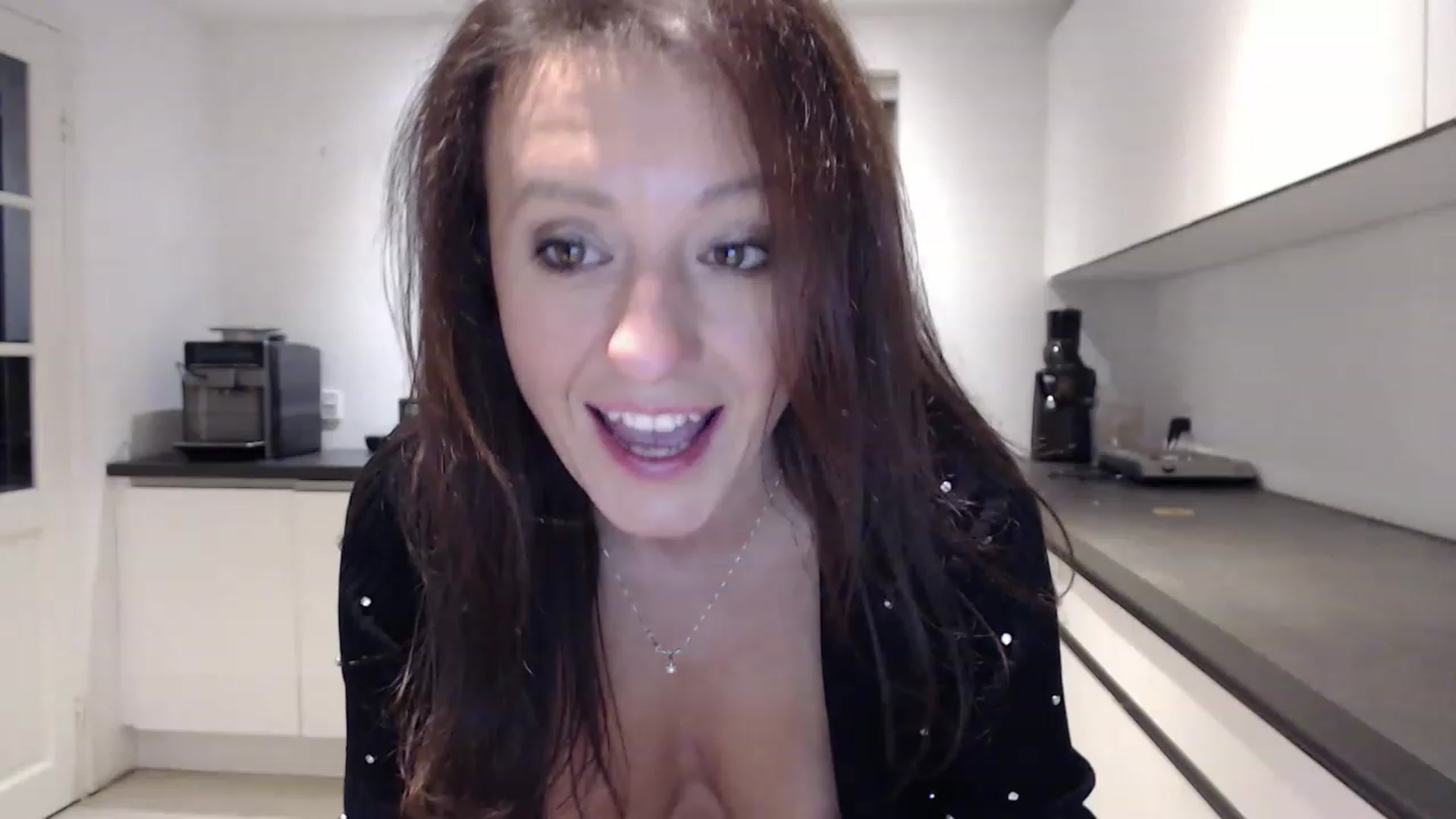 Gallery image thumbnail from Anelly's myfreecams stream on, 01/08/2023, 02:31 image 11 of 20