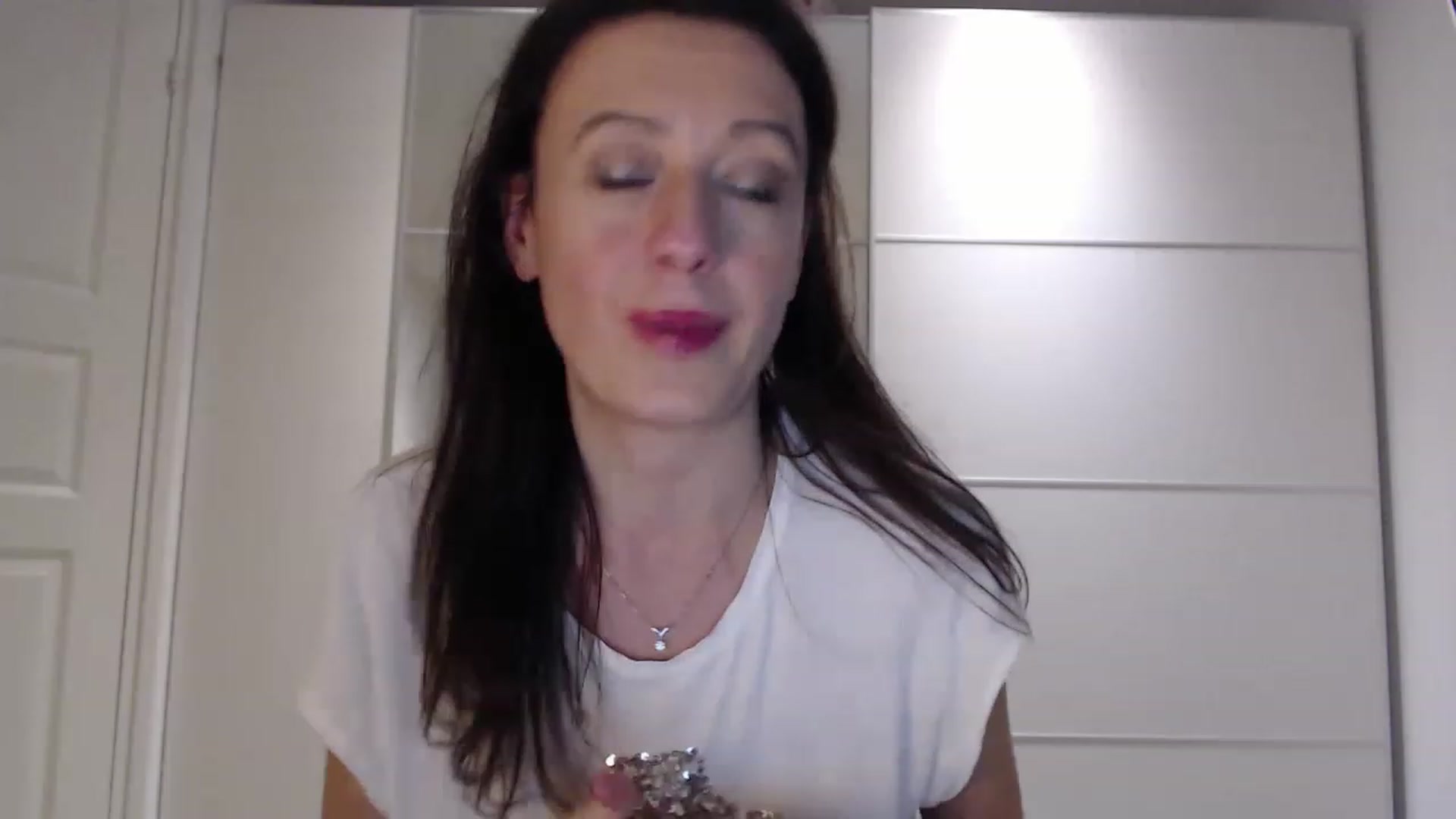 Gallery image thumbnail from Anelly's myfreecams stream on, 01/08/2023, 21:35 image 10 of 20