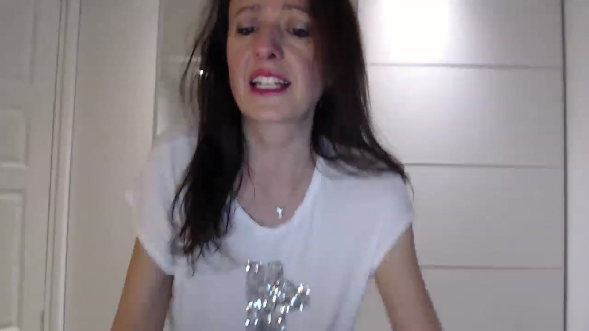Gallery image thumbnail from Anelly's myfreecams stream on, 01/08/2023, 21:35 image 18 of 20