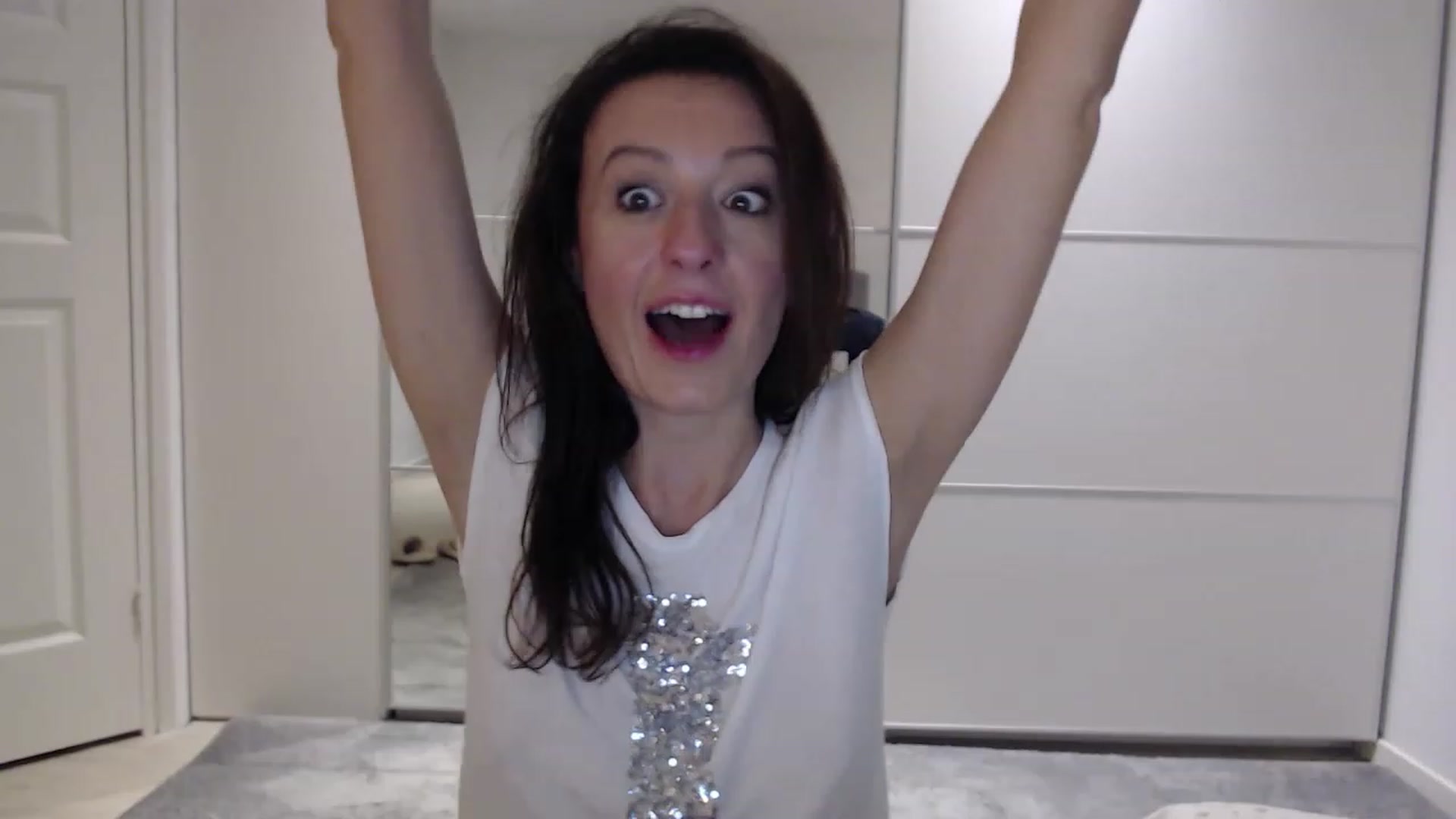 Gallery image thumbnail from Anelly's myfreecams stream on, 01/08/2023, 22:27 image 16 of 20
