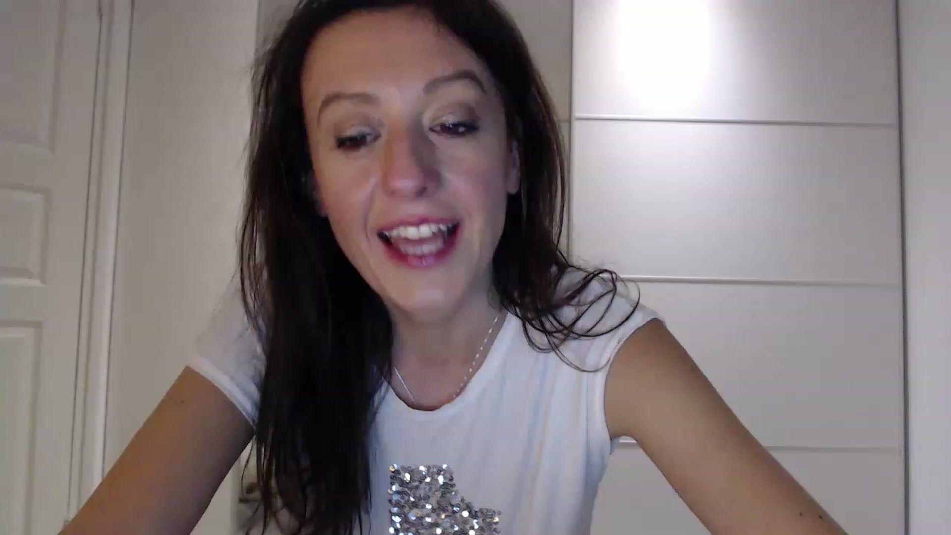 Gallery image thumbnail from Anelly's myfreecams stream on, 01/08/2023, 22:27 image 2 of 20