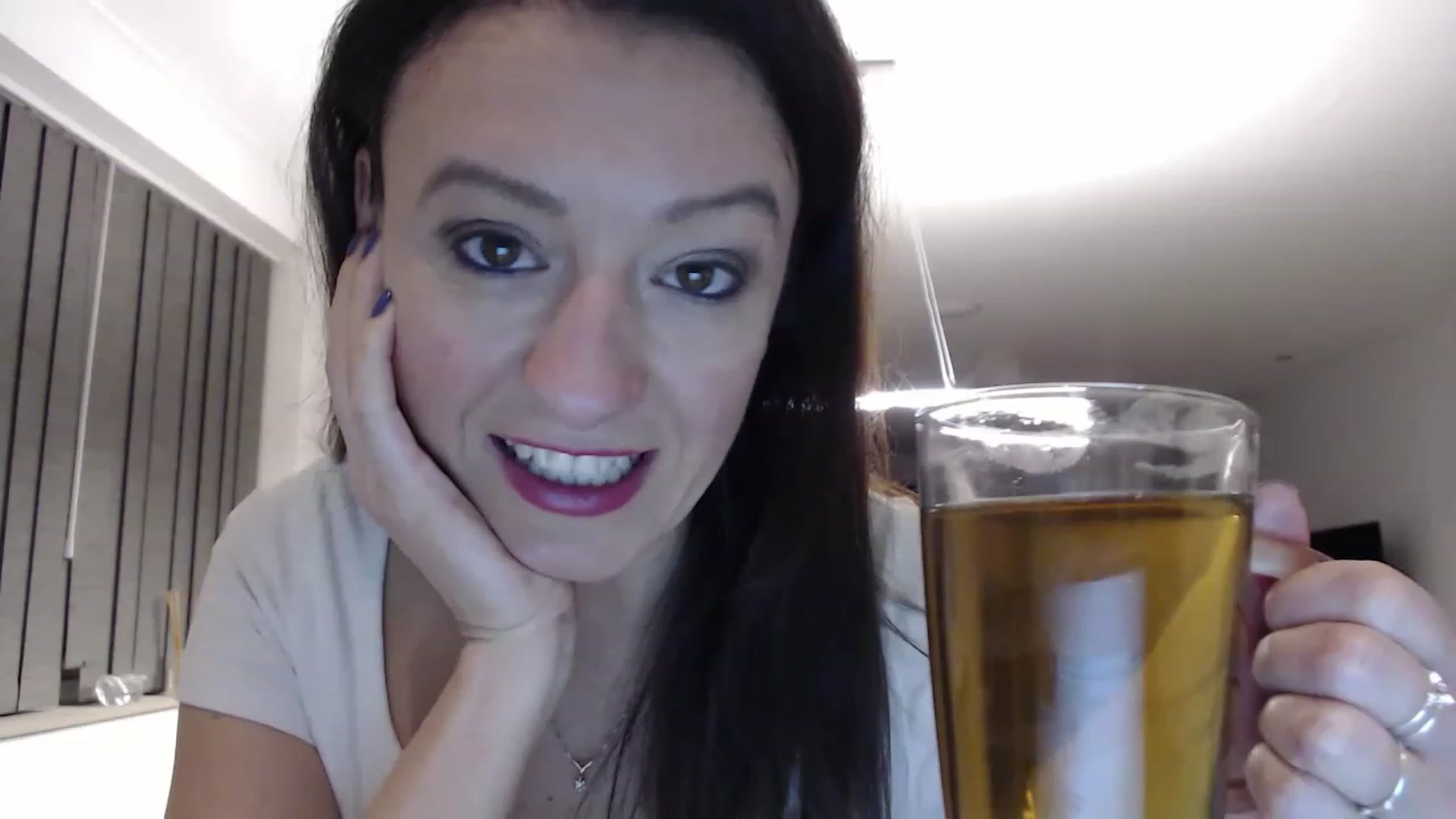 Gallery image thumbnail from Anelly's myfreecams stream on, 02/04/2023, 23:39 image 2 of 20