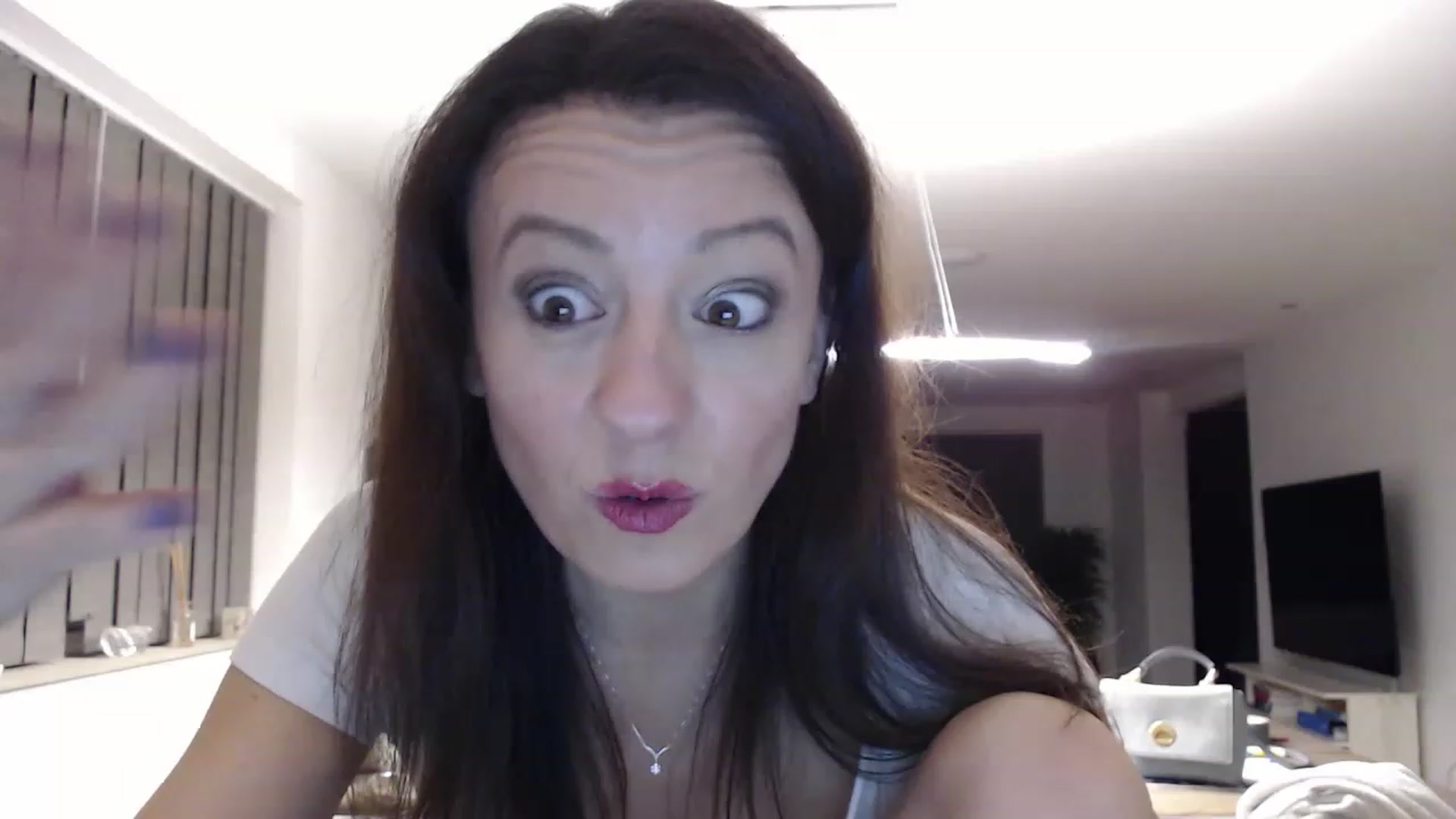 Gallery image thumbnail from Anelly's myfreecams stream on, 02/04/2023, 23:39 image 16 of 20