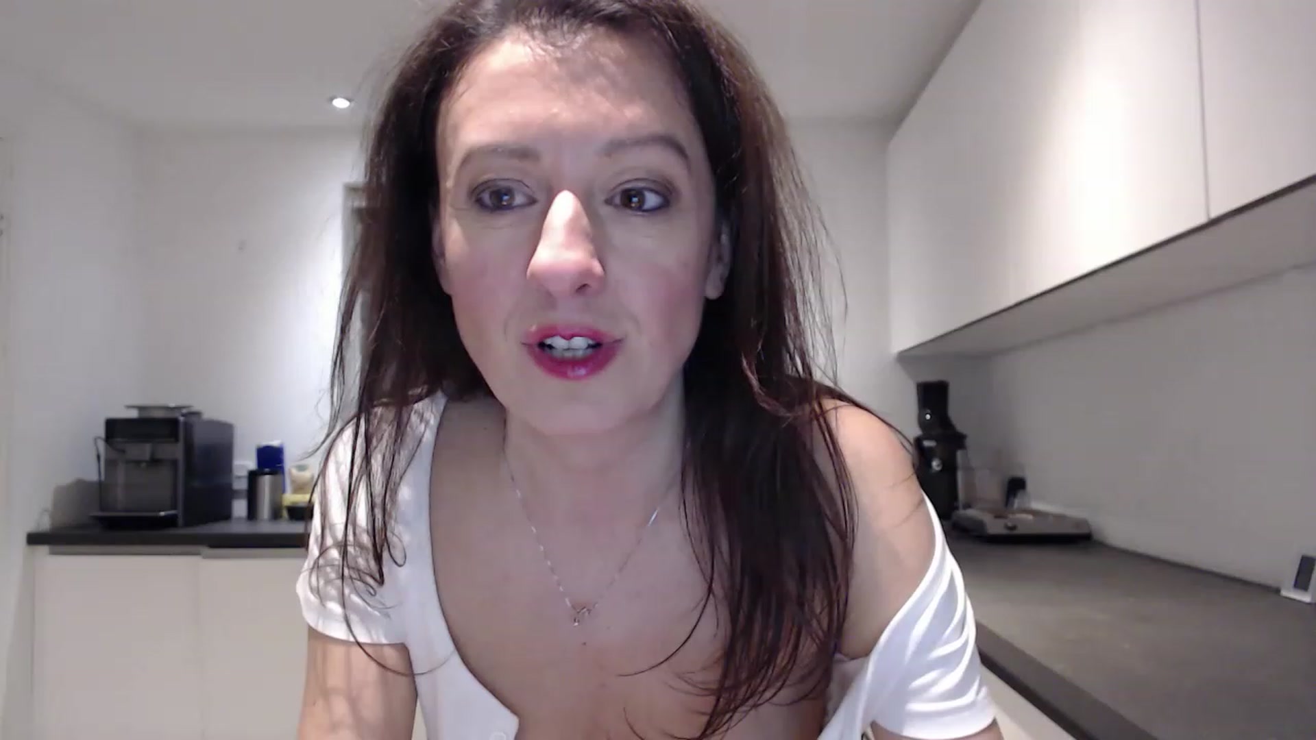 Gallery image thumbnail from Anelly's myfreecams stream on, 02/05/2023, 03:01 image 18 of 20