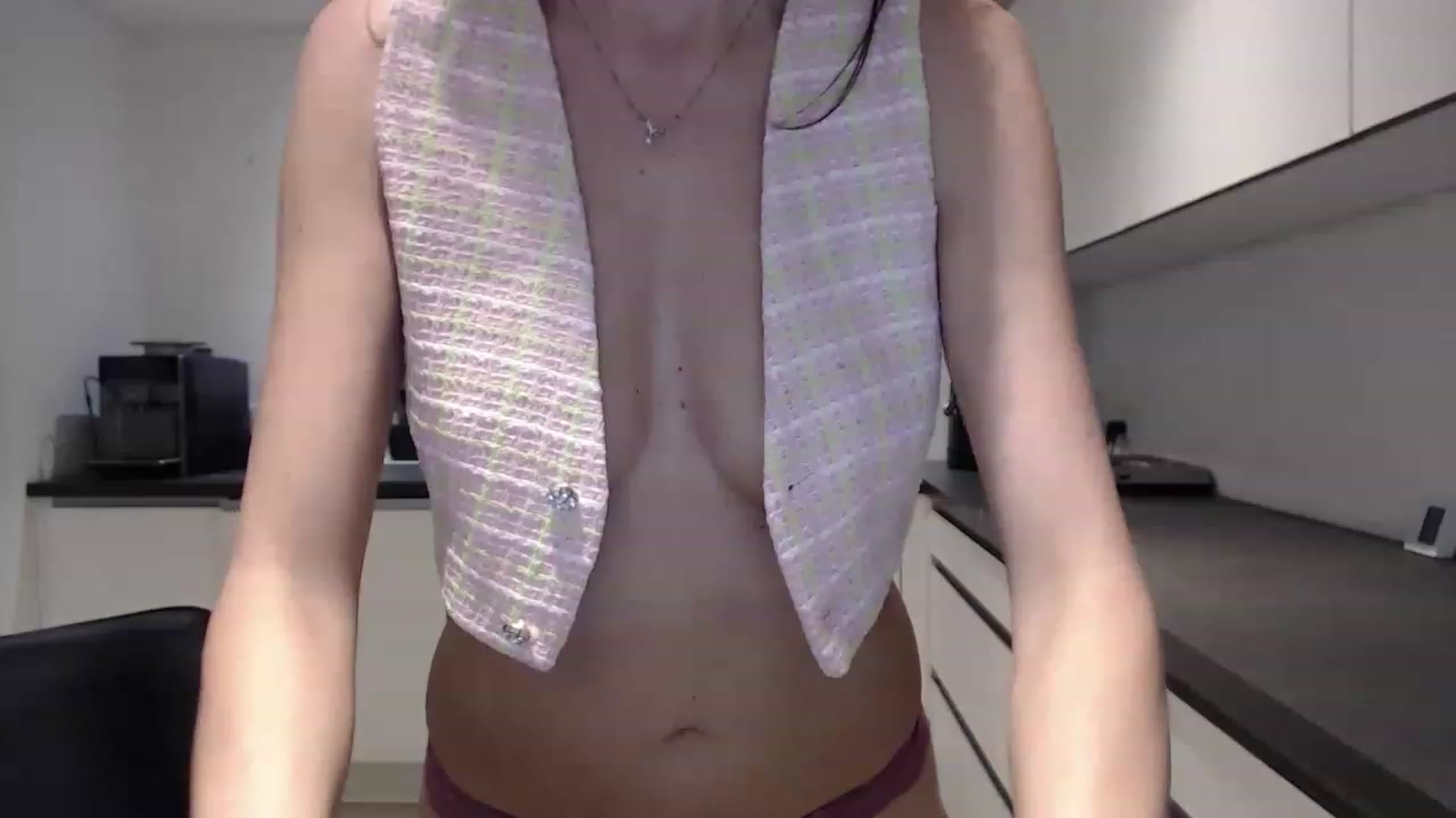 Gallery image thumbnail from Anelly's myfreecams stream on, 02/19/2023, 24:01 image 13 of 20