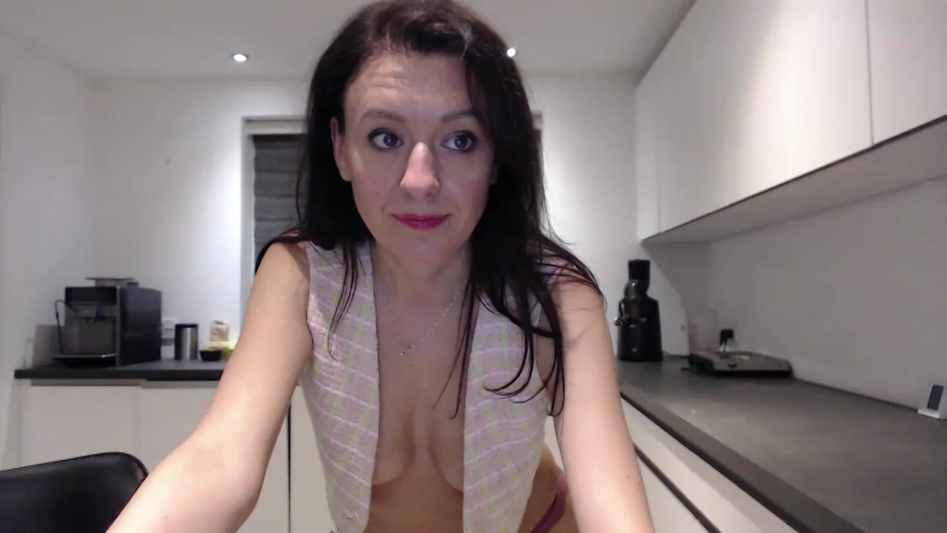 Gallery image thumbnail from Anelly's myfreecams stream on, 02/19/2023, 24:01 image 18 of 20
