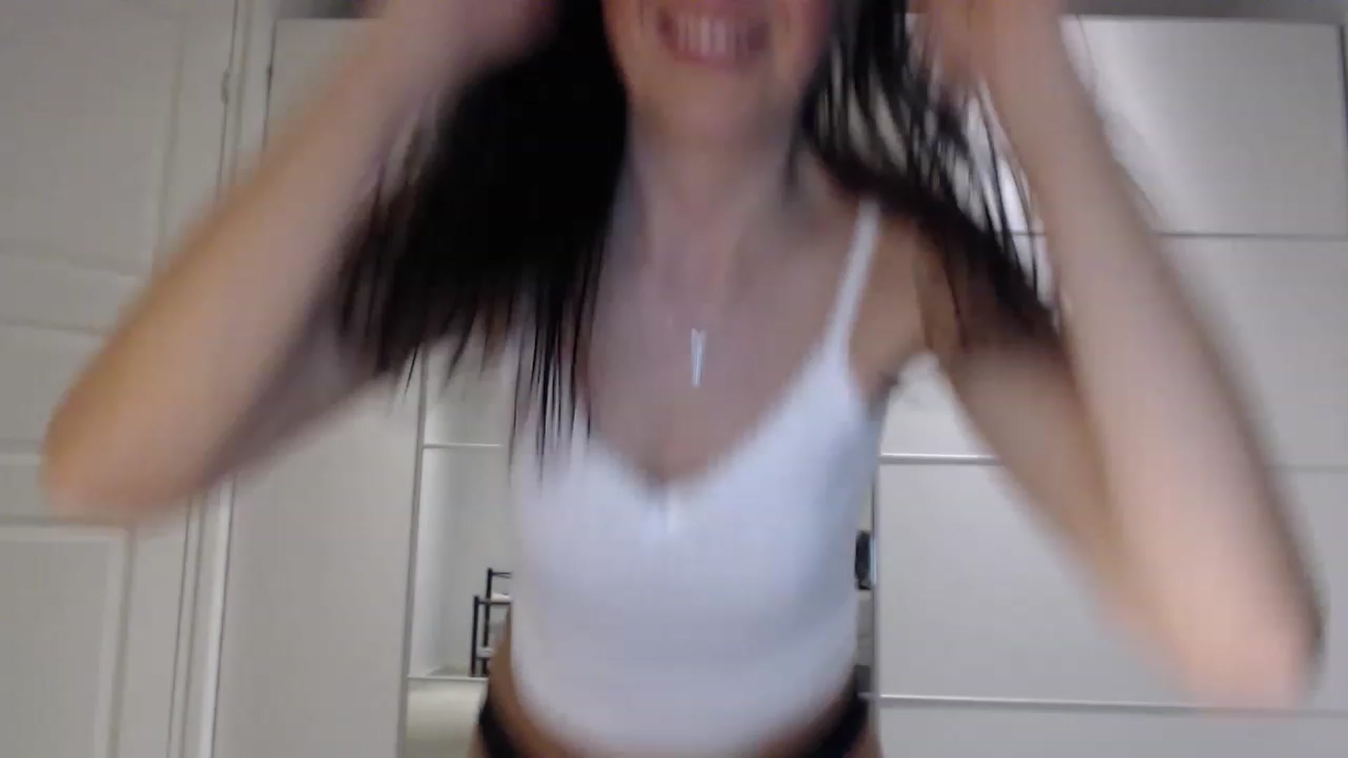 Gallery image thumbnail from Anelly's myfreecams stream on, 03/05/2023, 22:25 image 1 of 20