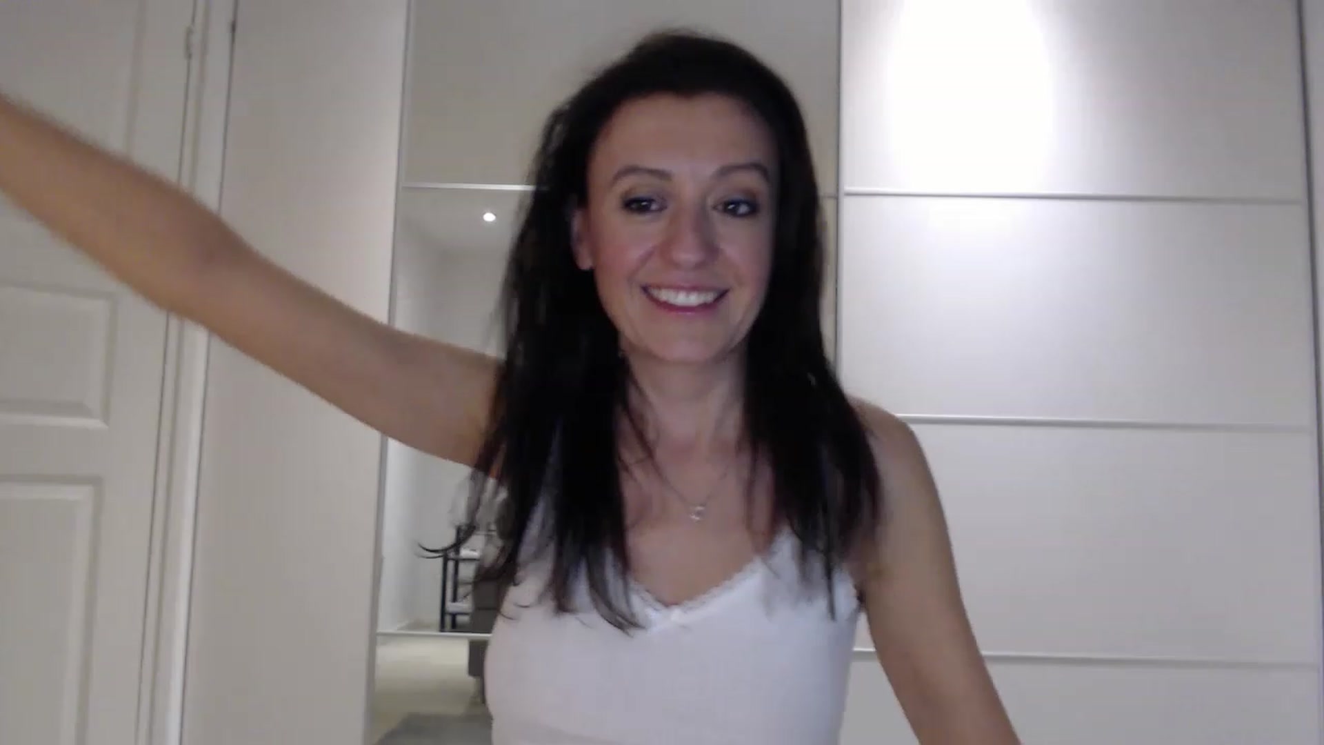 Gallery image thumbnail from Anelly's myfreecams stream on, 03/05/2023, 22:25 image 17 of 20