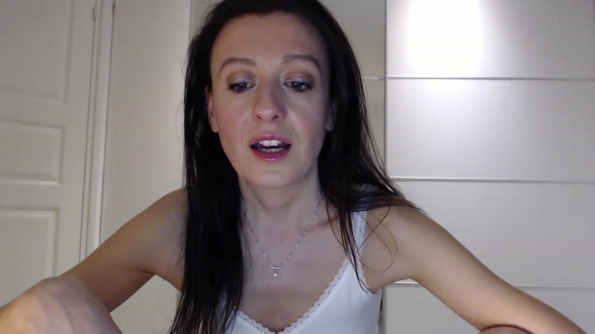 Gallery image thumbnail from Anelly's myfreecams stream on, 03/05/2023, 22:25 image 8 of 20
