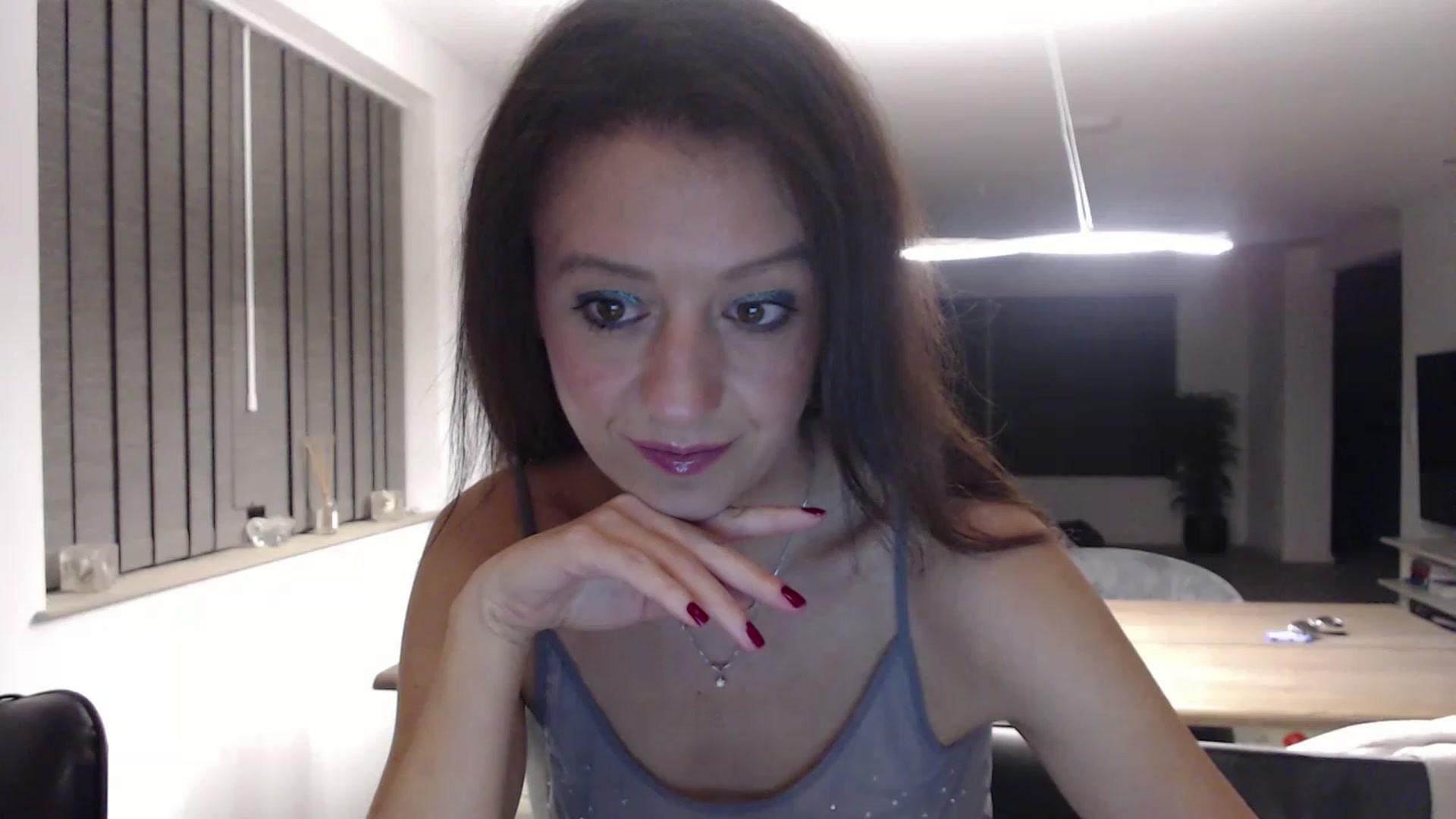Gallery image thumbnail from Anelly's myfreecams stream on, 04/01/2023, 23:00 image 3 of 20