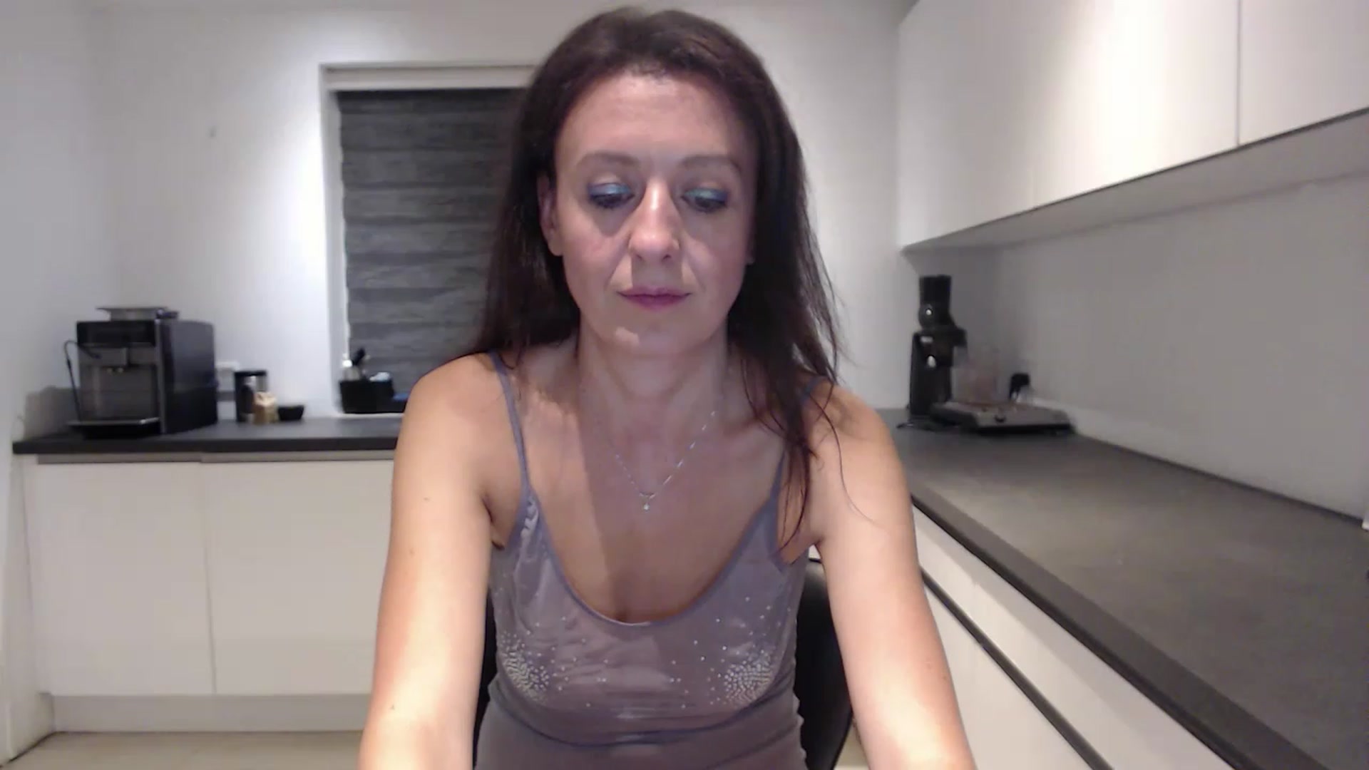 Gallery image thumbnail from Anelly's myfreecams stream on, 04/02/2023, 24:18 image 14 of 20