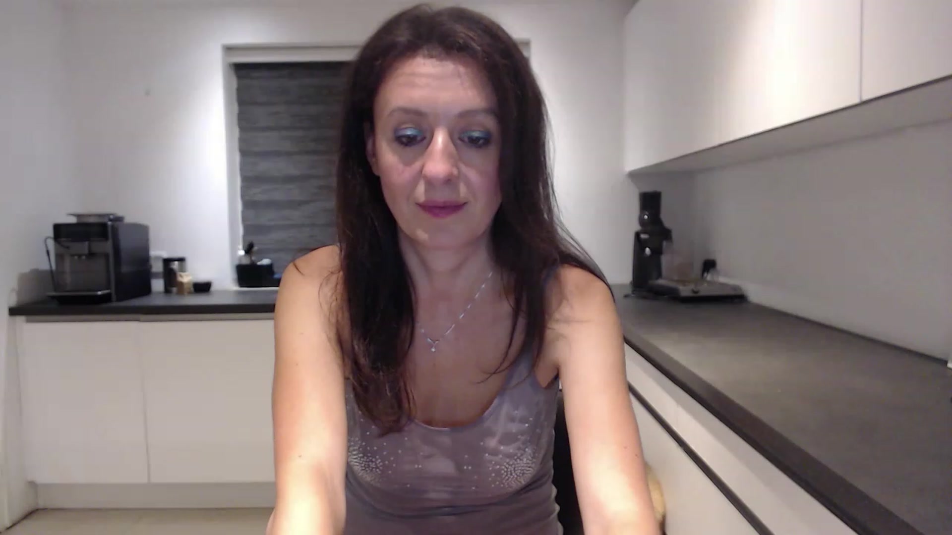 Gallery image thumbnail from Anelly's myfreecams stream on, 04/02/2023, 24:18 image 16 of 20