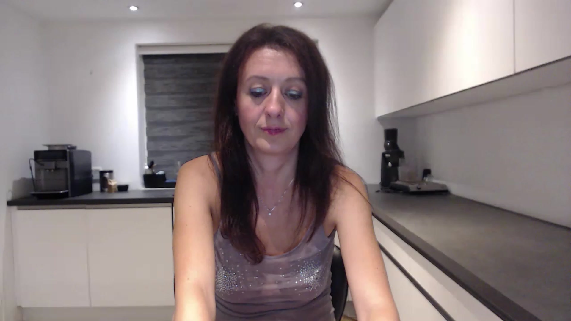 Gallery image thumbnail from Anelly's myfreecams stream on, 04/02/2023, 01:44 image 11 of 20