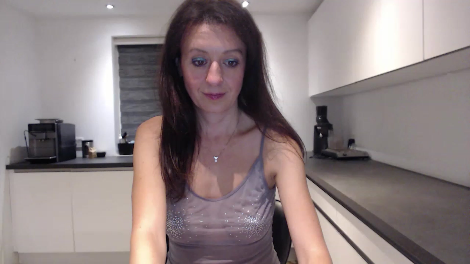 Gallery image thumbnail from Anelly's myfreecams stream on, 04/02/2023, 01:44 image 3 of 20