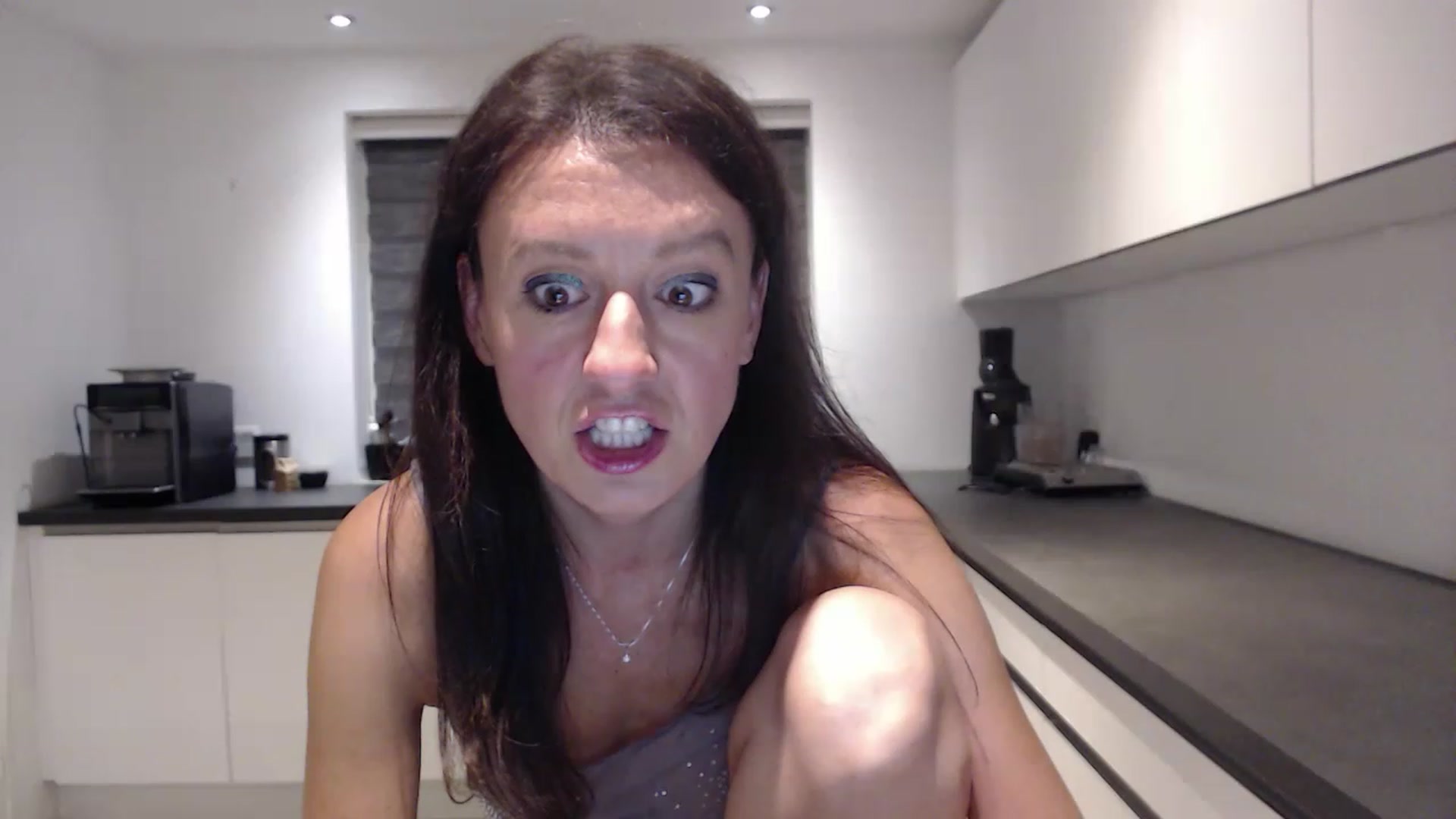 Gallery image thumbnail from Anelly's myfreecams stream on, 04/02/2023, 01:44 image 12 of 20